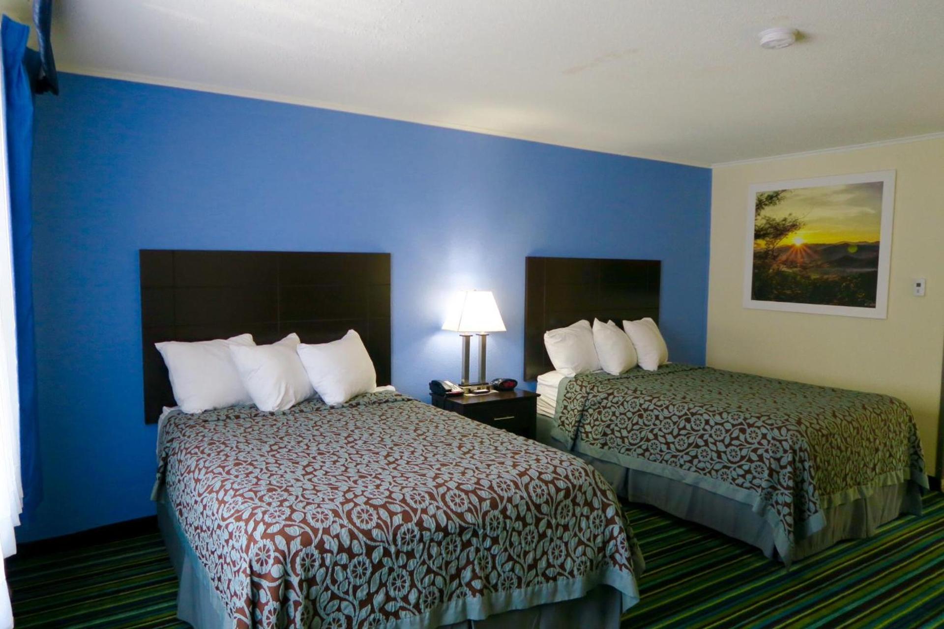 Days Inn by Wyndham Lincoln photo 54