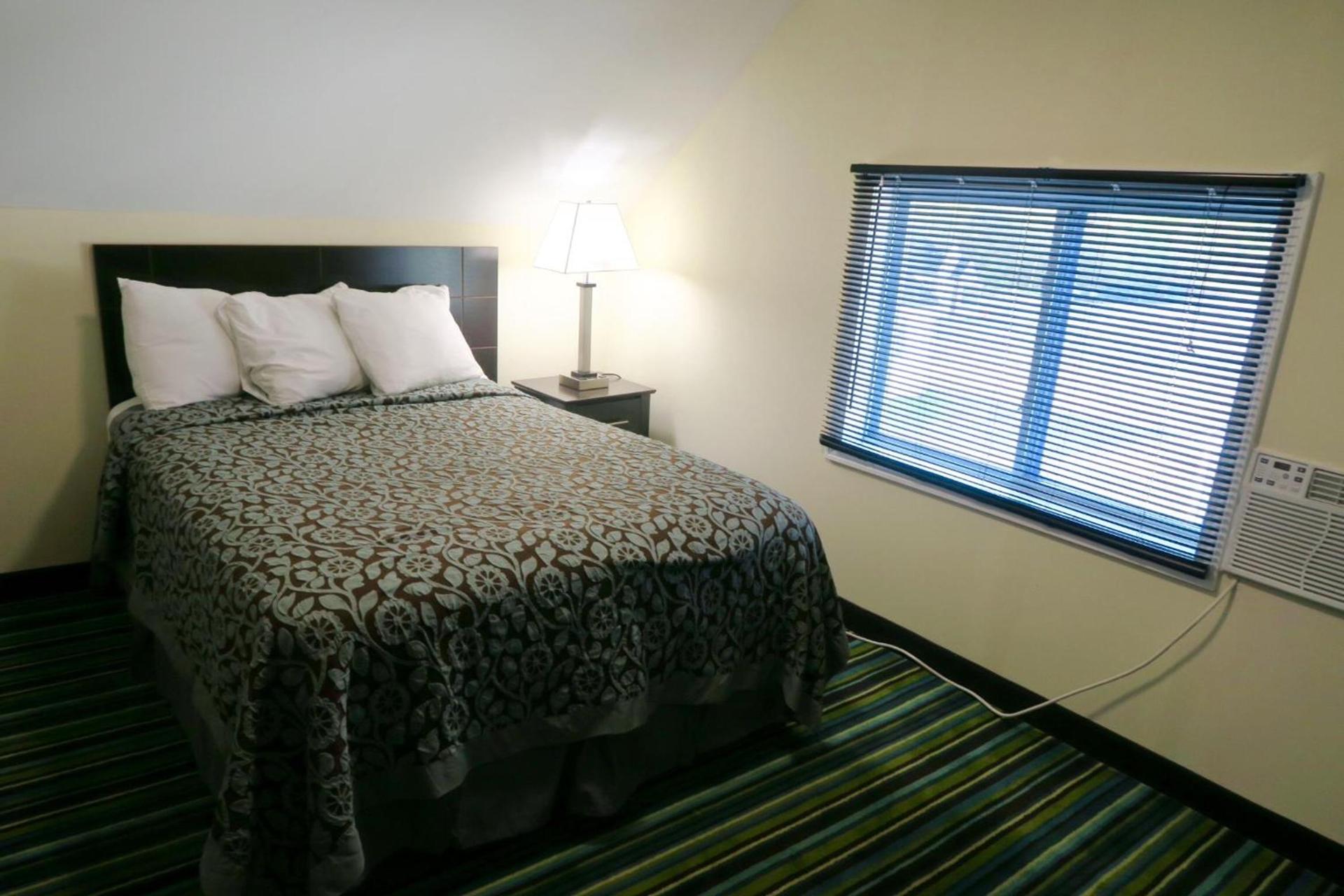 Days Inn by Wyndham Lincoln photo 52