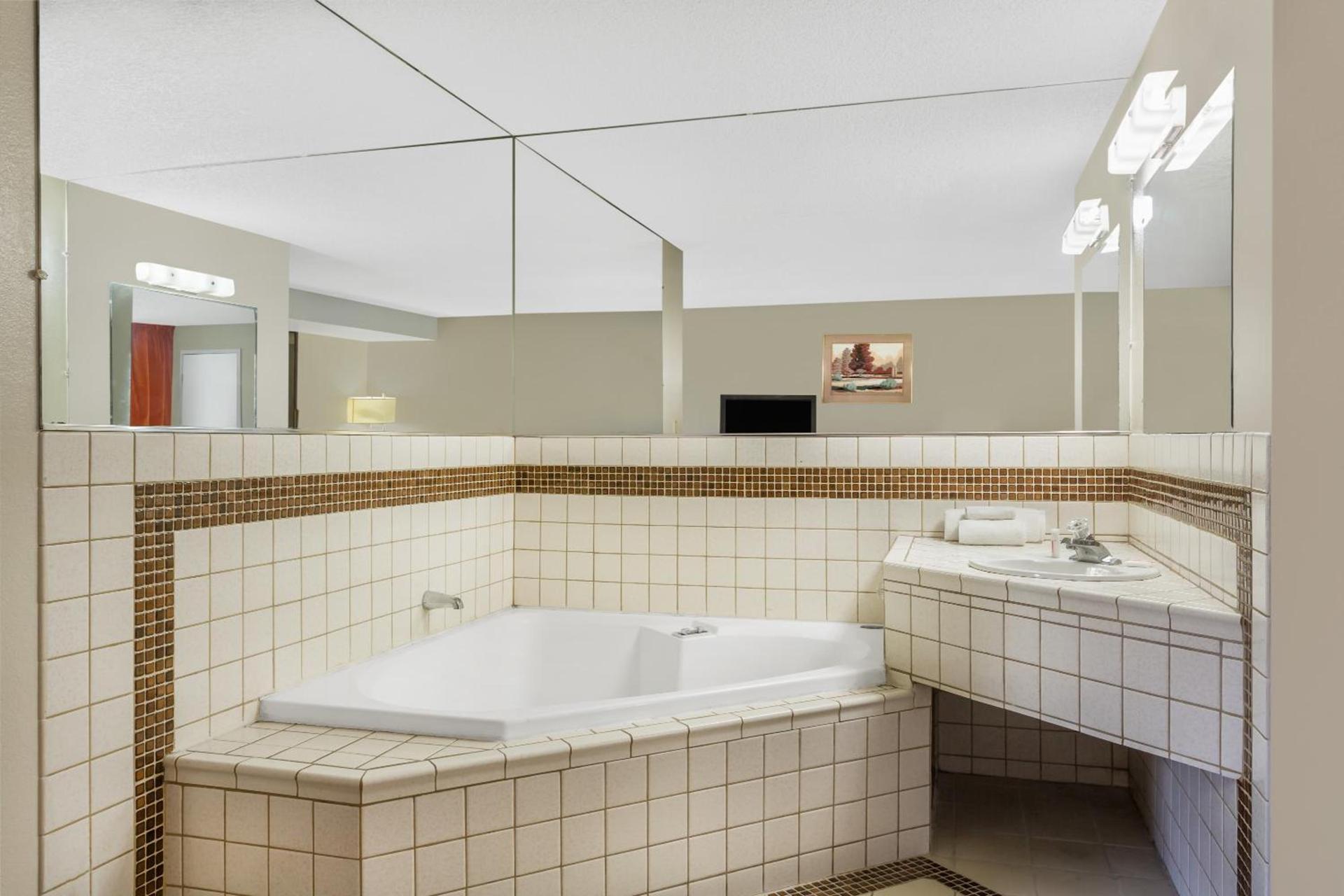 Travelodge by Wyndham Reno photo 18