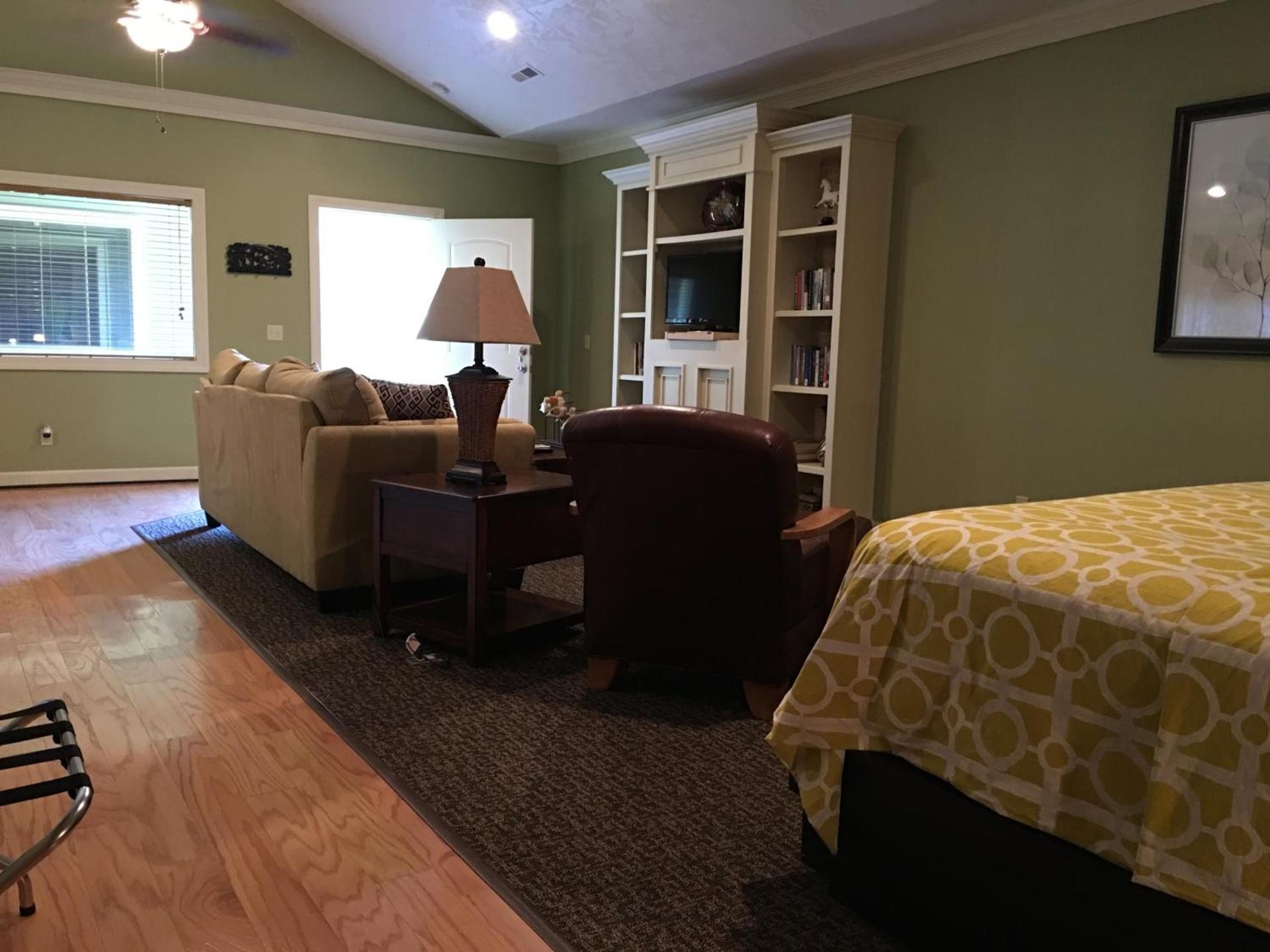 Southern Comfort Suites photo 3
