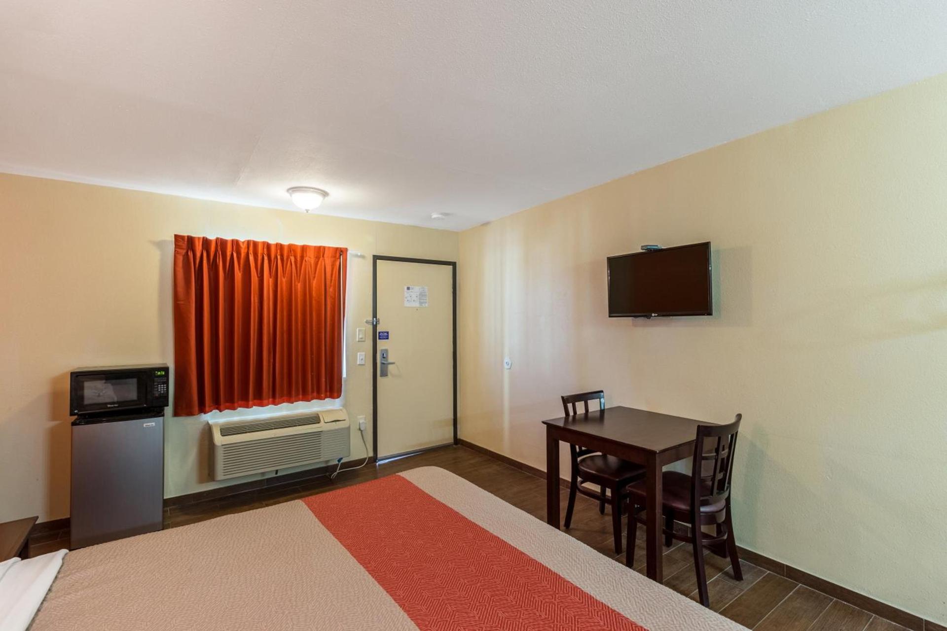 Motel 6-Blythe, CA - South photo 18
