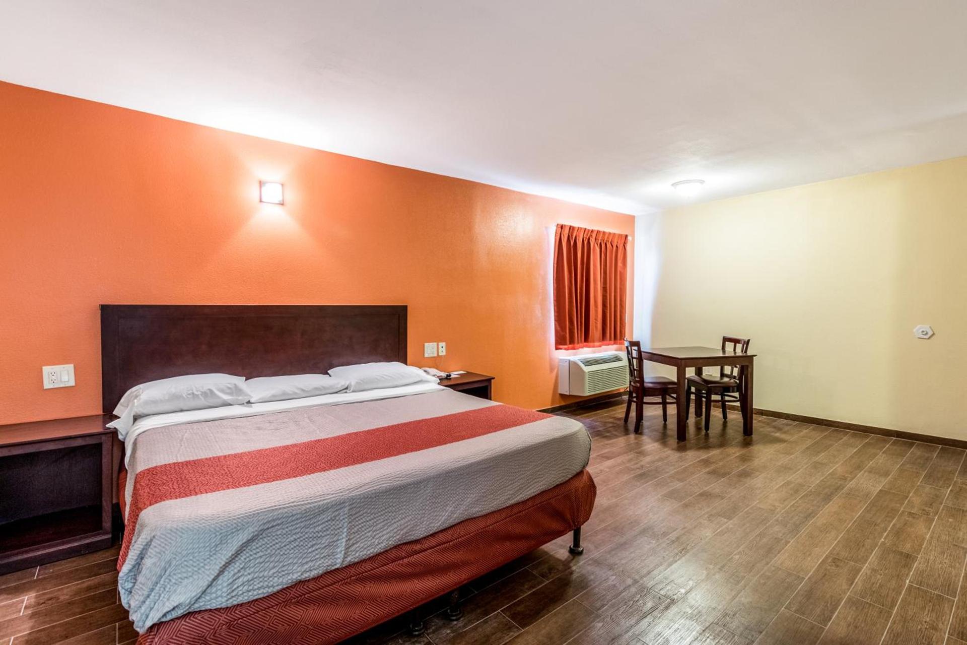 Motel 6-Blythe, CA - South photo 13