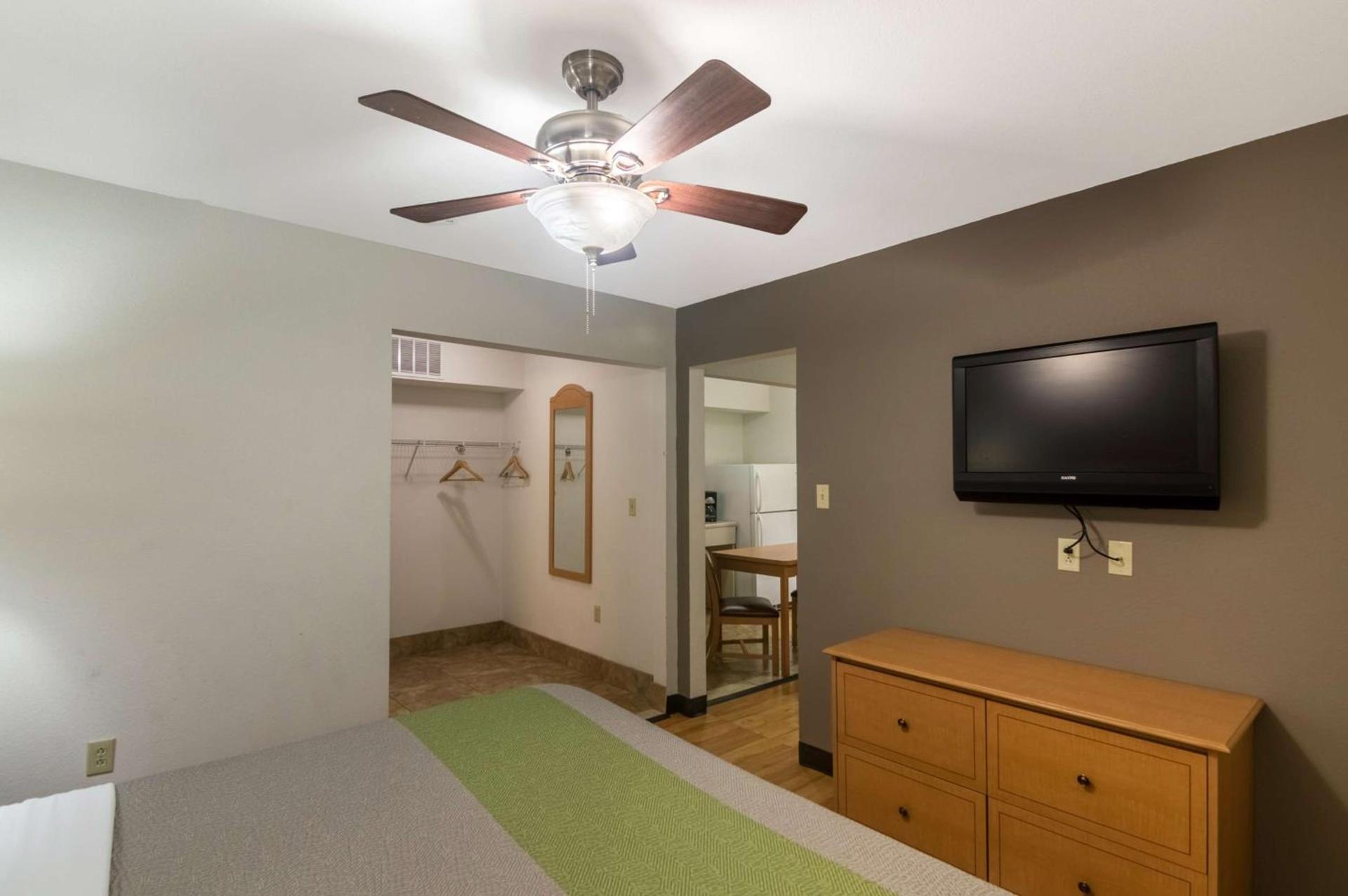 Blue Bonnet Suites -Lubbock, TX - Medical Center photo 5