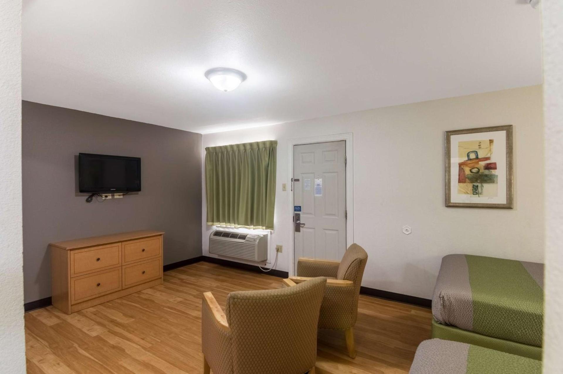 Blue Bonnet Suites -Lubbock, TX - Medical Center photo 7