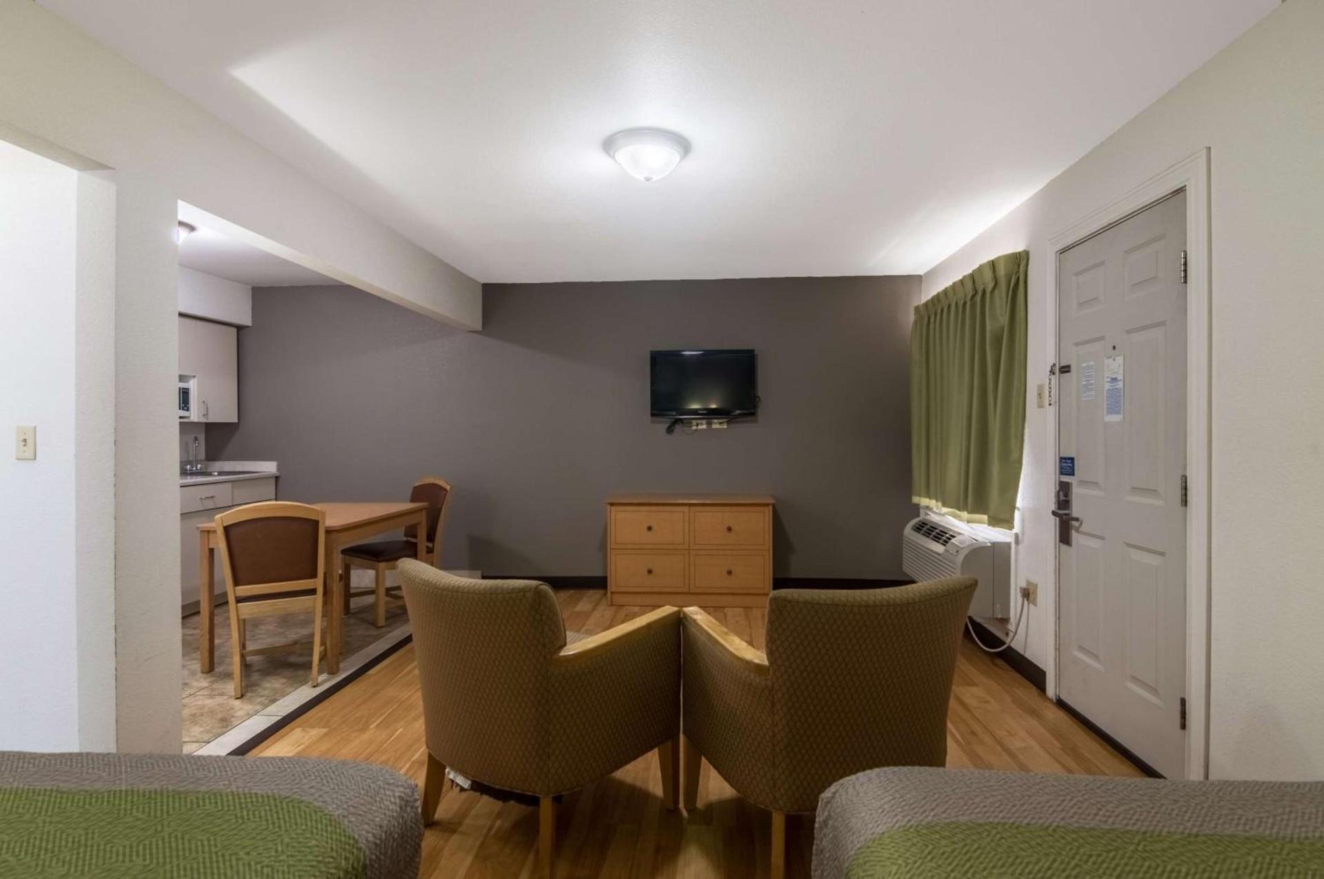 Blue Bonnet Suites -Lubbock, TX - Medical Center photo 8