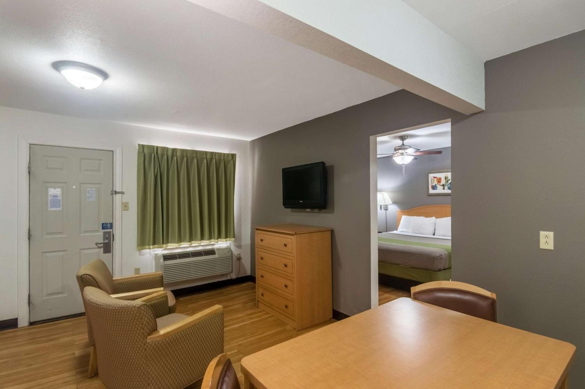 Blue Bonnet Suites -Lubbock, TX - Medical Center photo 10