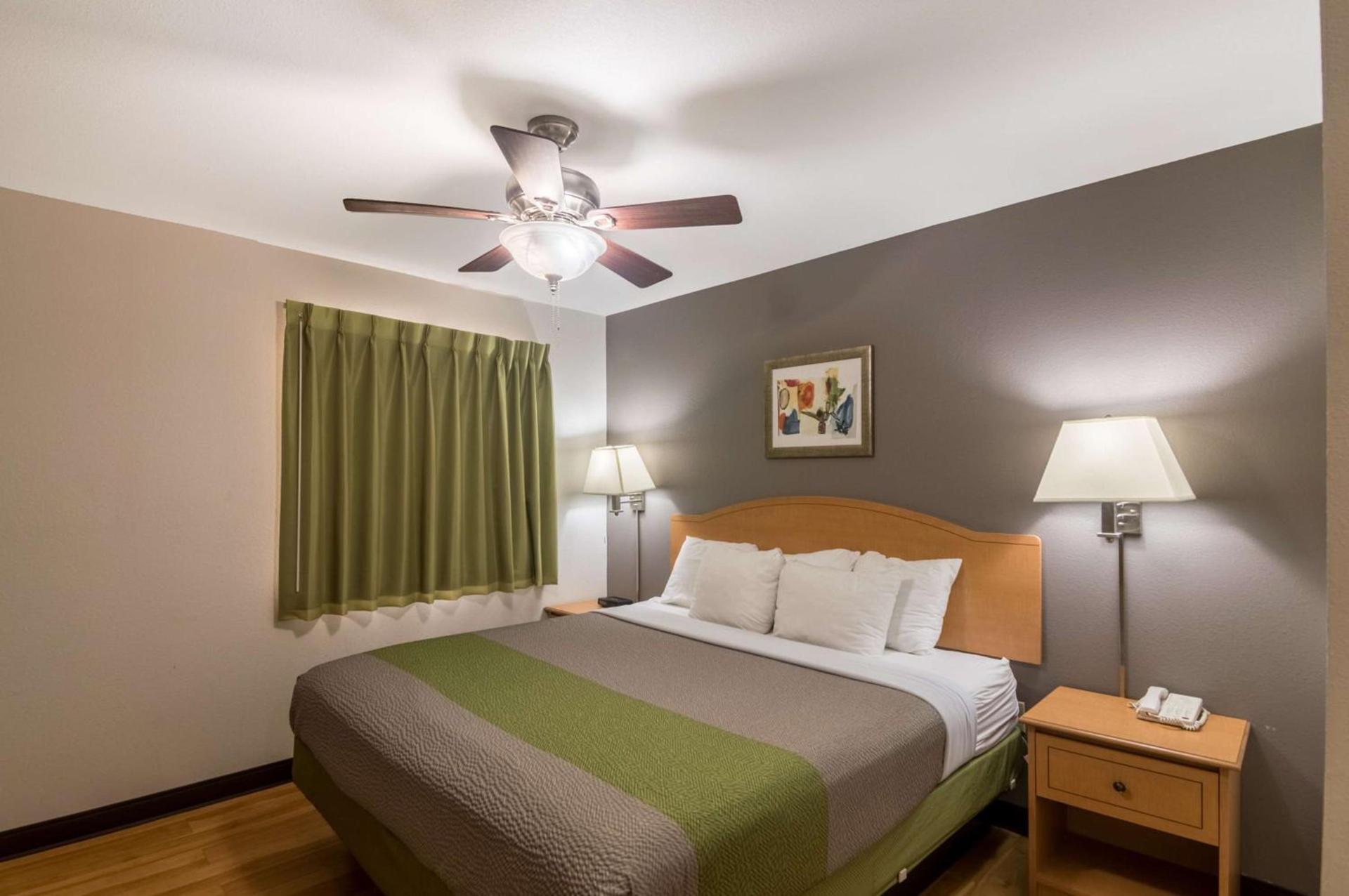 Blue Bonnet Suites -Lubbock, TX - Medical Center photo 12