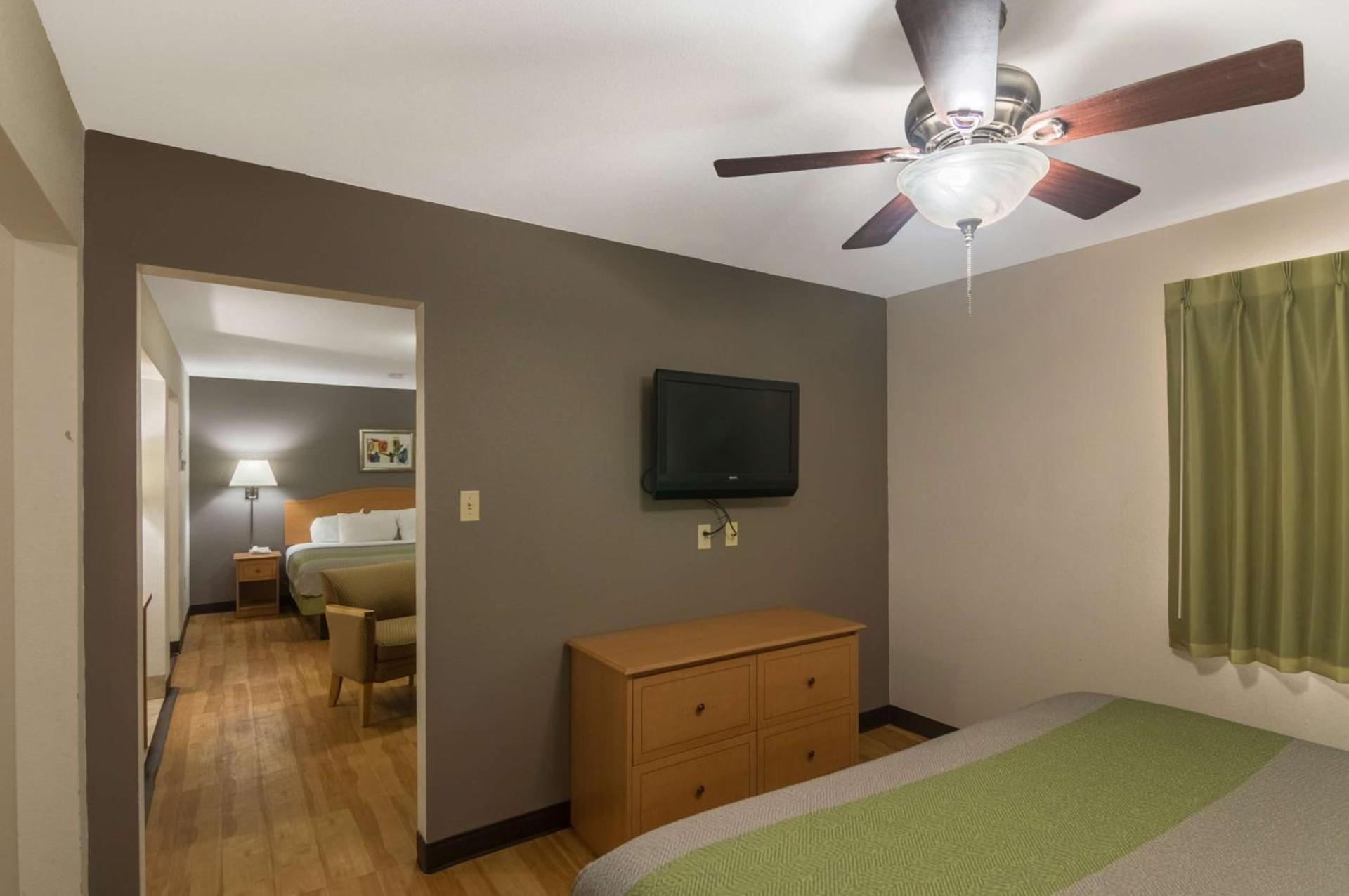 Blue Bonnet Suites -Lubbock, TX - Medical Center photo 13