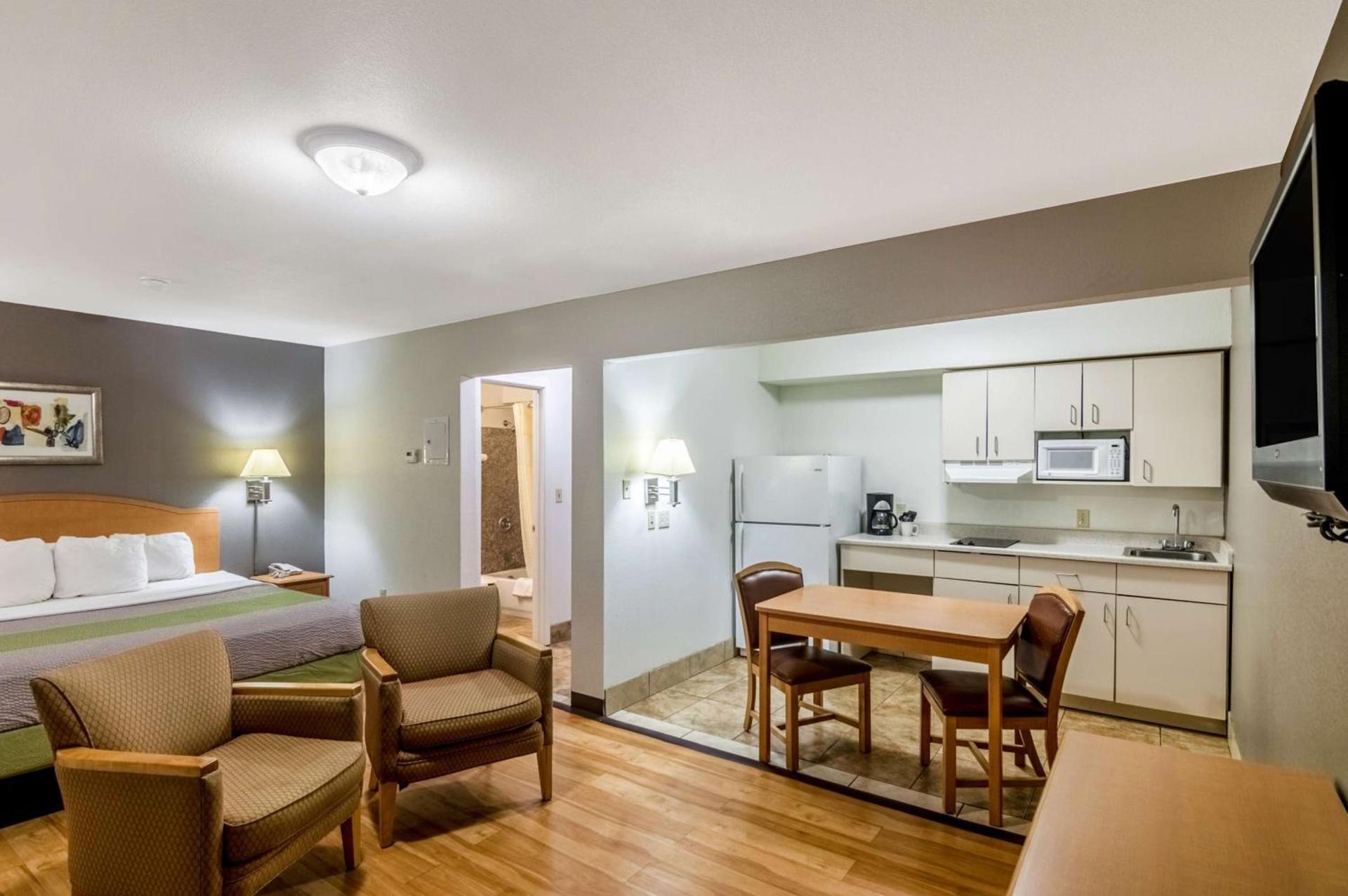 Blue Bonnet Suites -Lubbock, TX - Medical Center photo 14