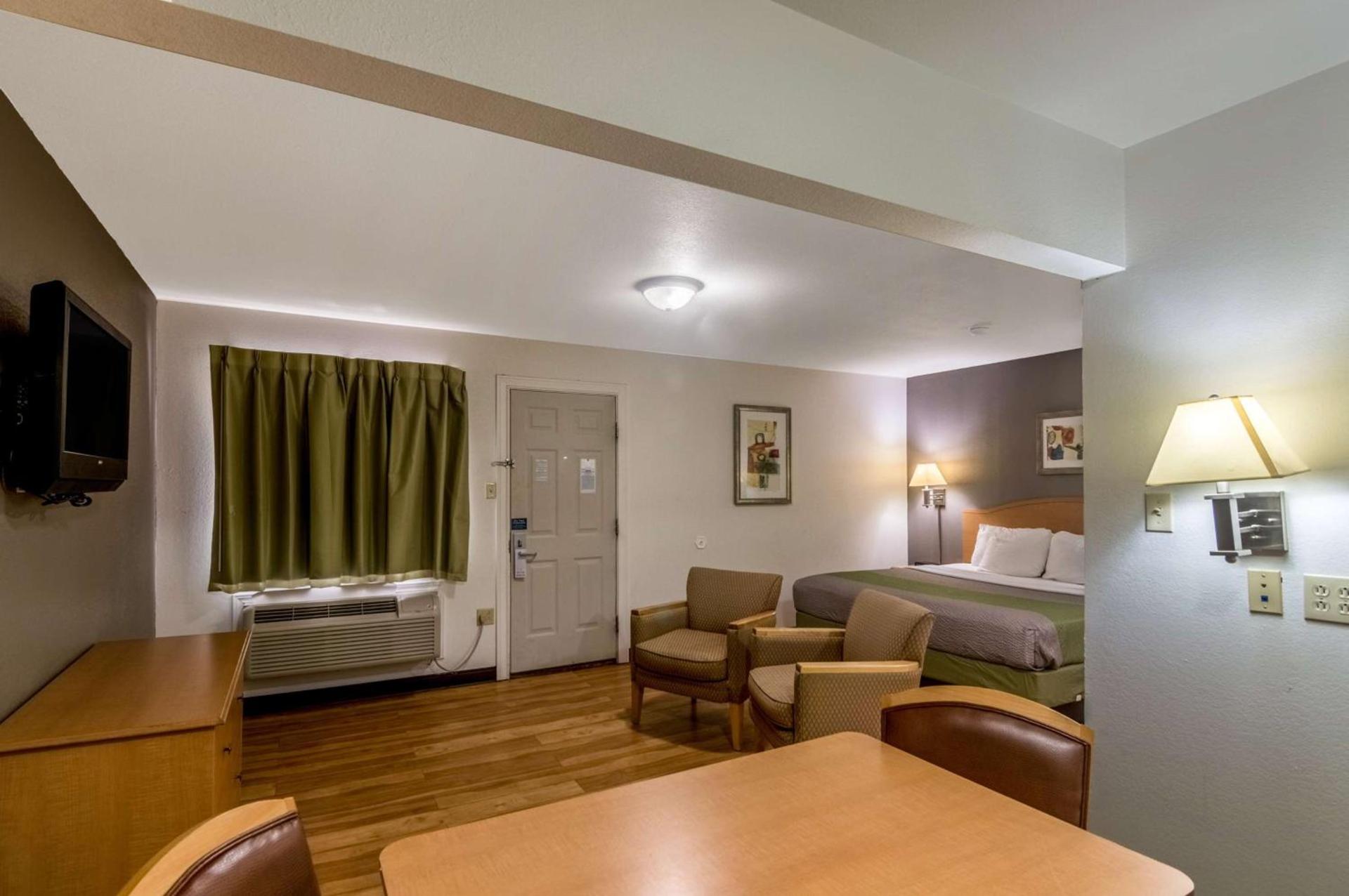 Blue Bonnet Suites -Lubbock, TX - Medical Center photo 17