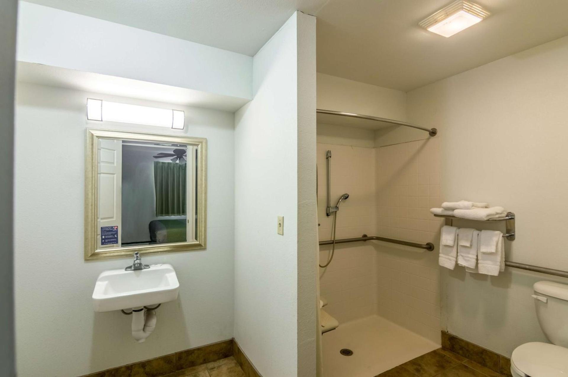 Blue Bonnet Suites -Lubbock, TX - Medical Center photo 24