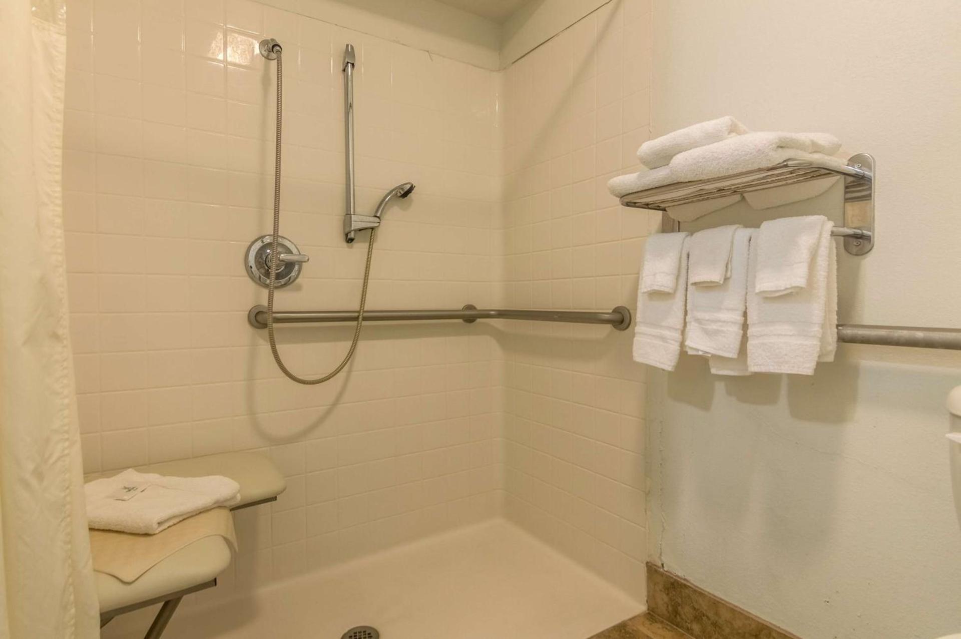 Blue Bonnet Suites -Lubbock, TX - Medical Center photo 25