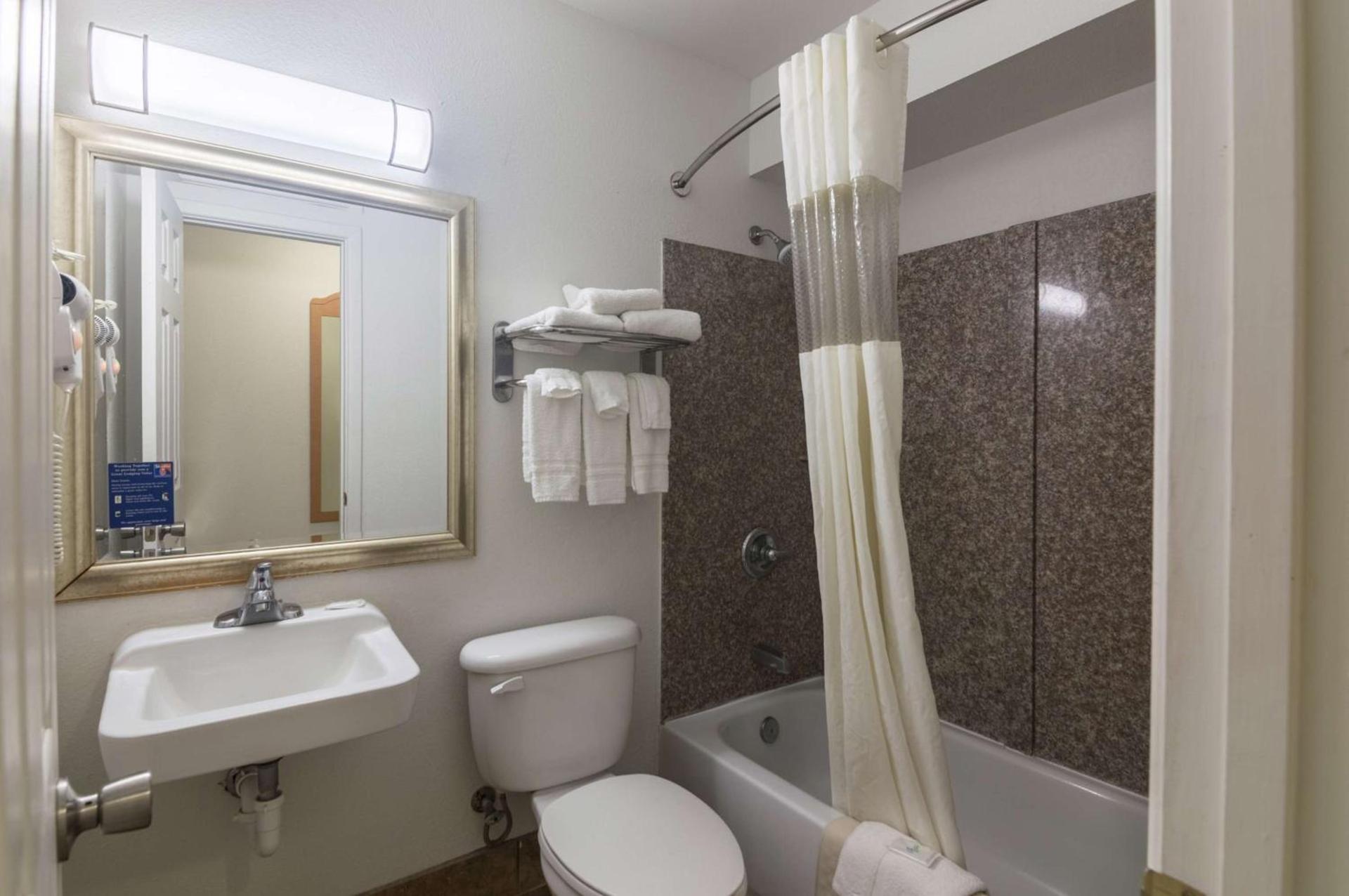 Blue Bonnet Suites -Lubbock, TX - Medical Center photo 23