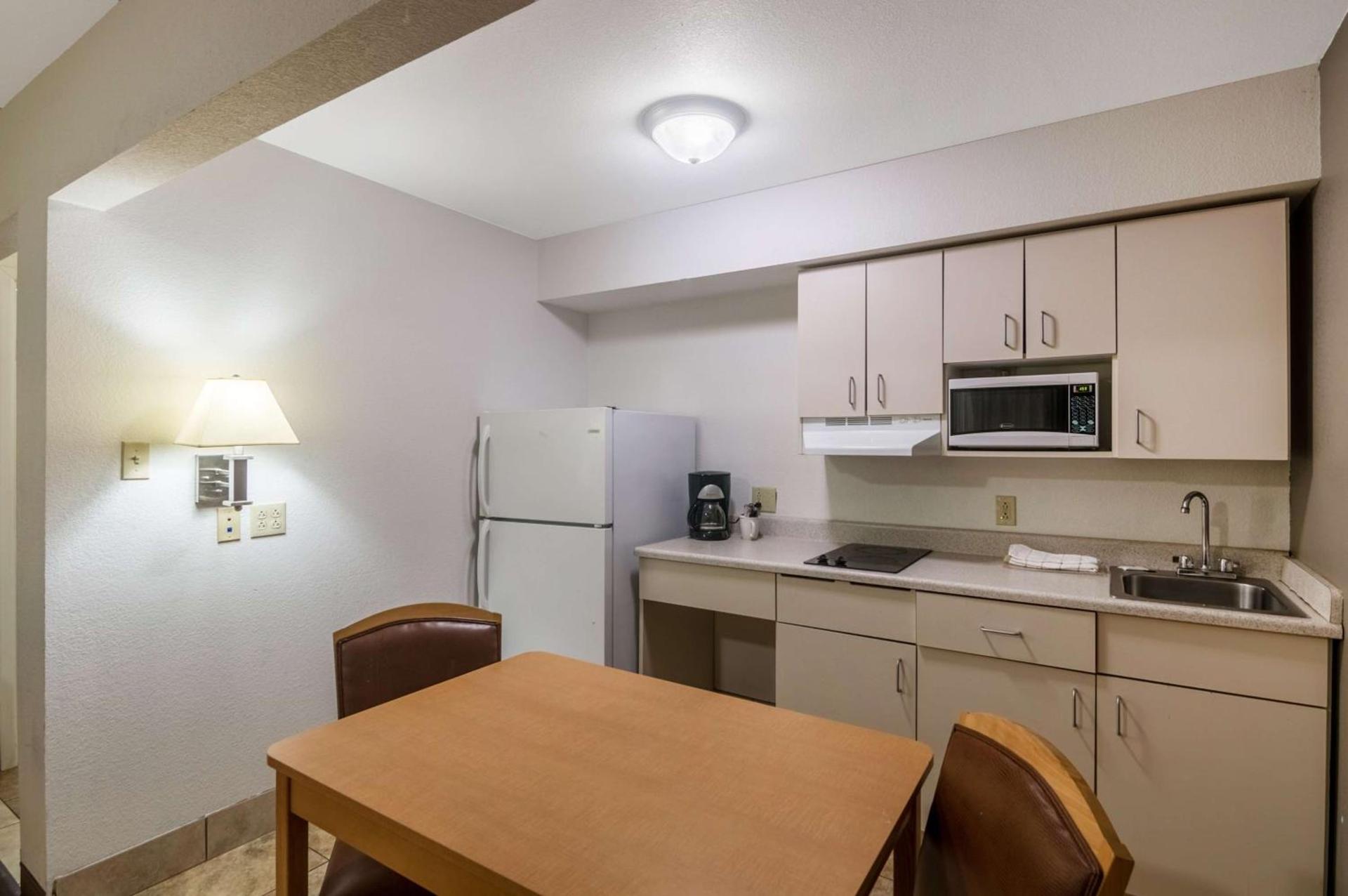 Blue Bonnet Suites -Lubbock, TX - Medical Center photo 19