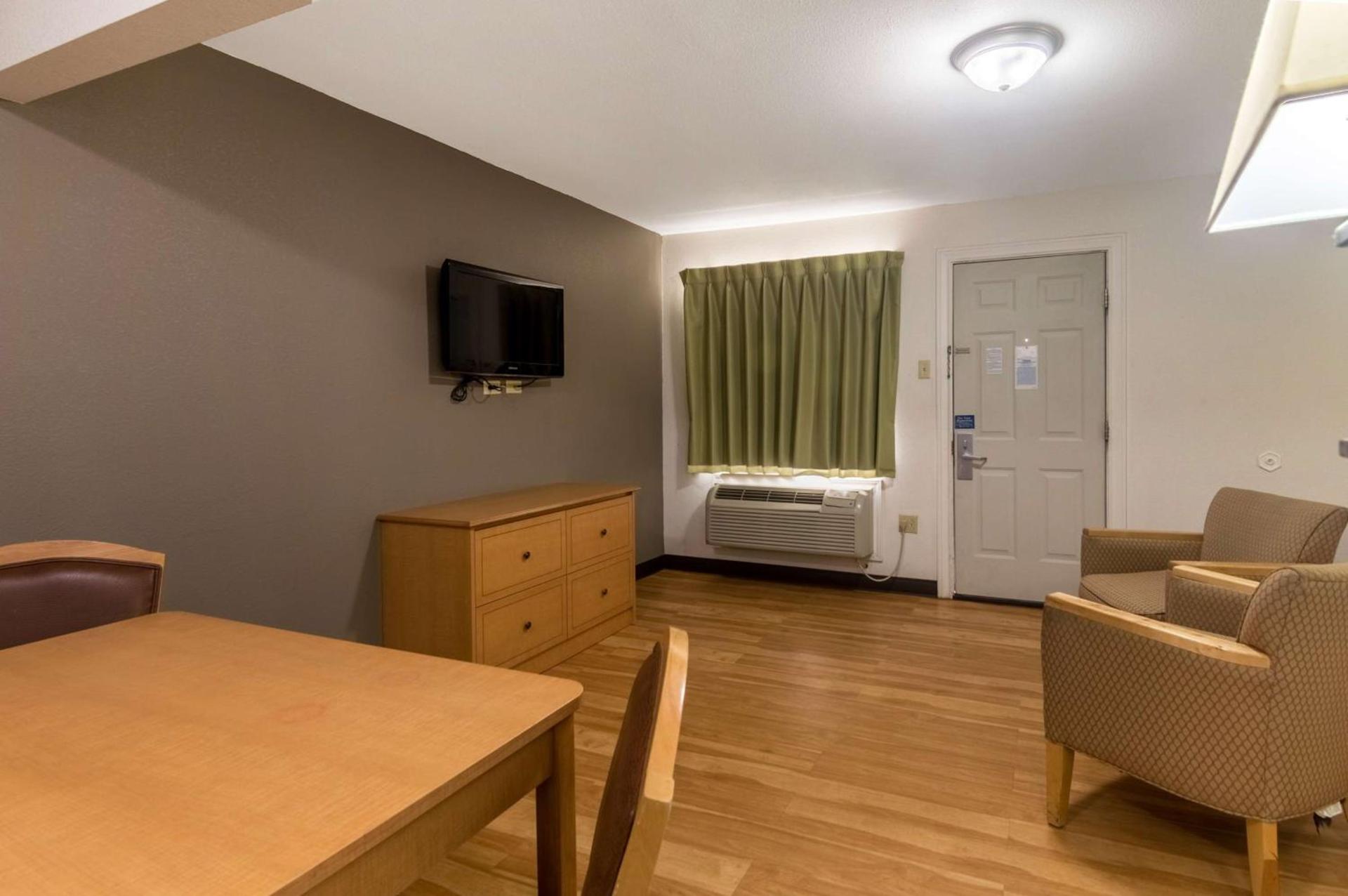 Blue Bonnet Suites -Lubbock, TX - Medical Center photo 18