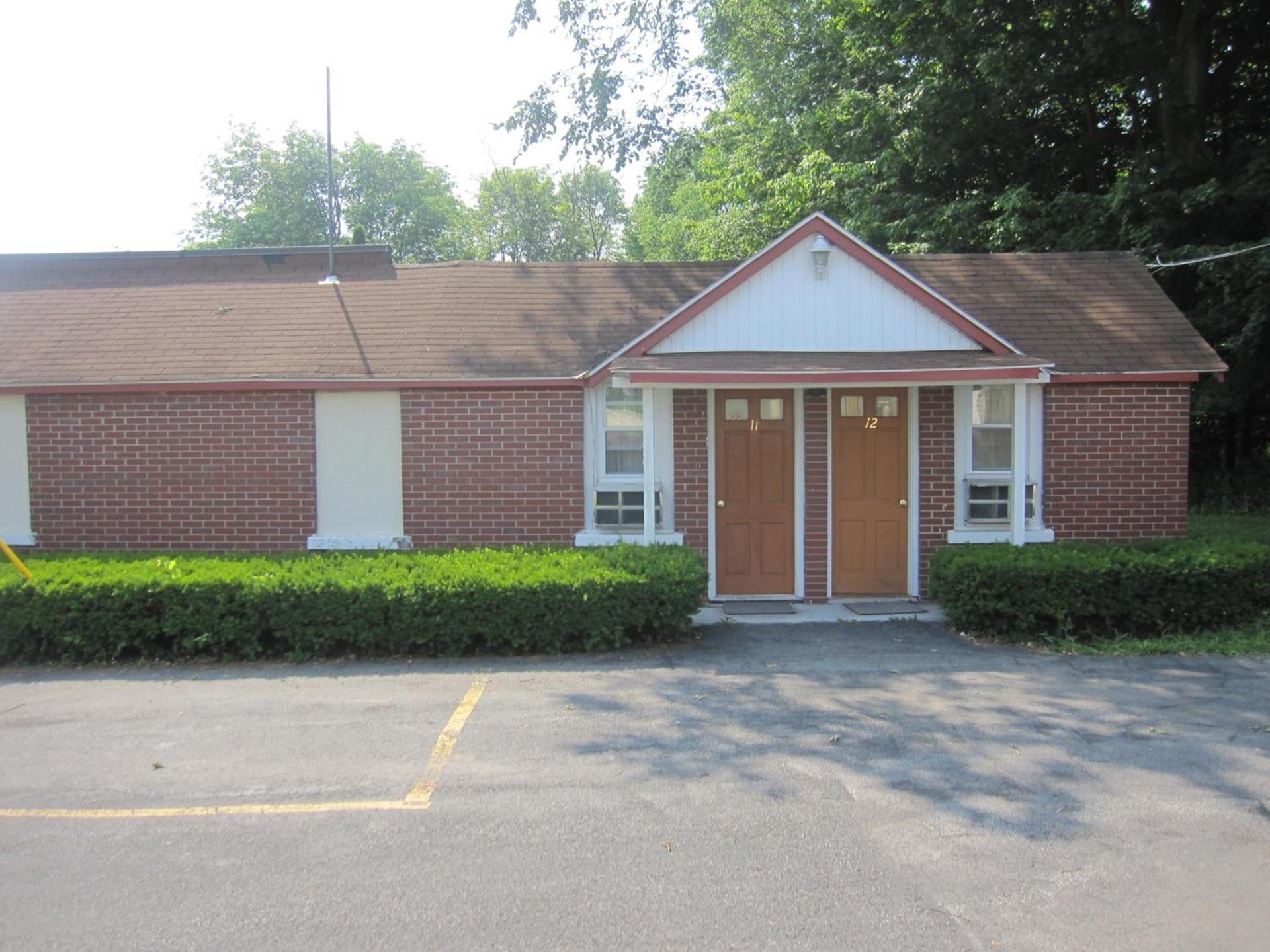 Pinecrest Motel photo 1