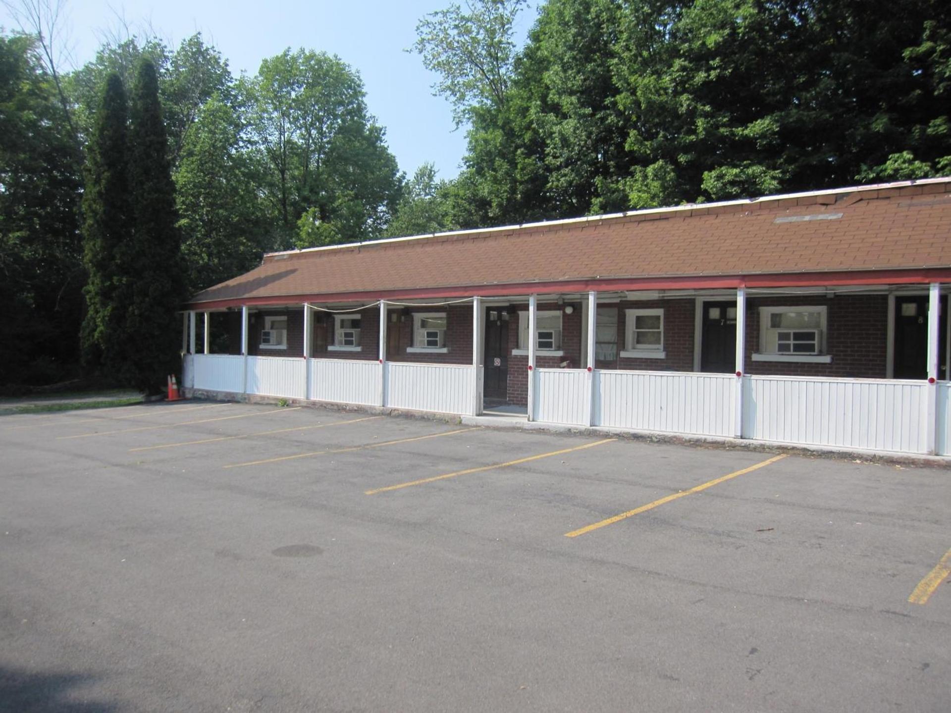 Pinecrest Motel photo 5