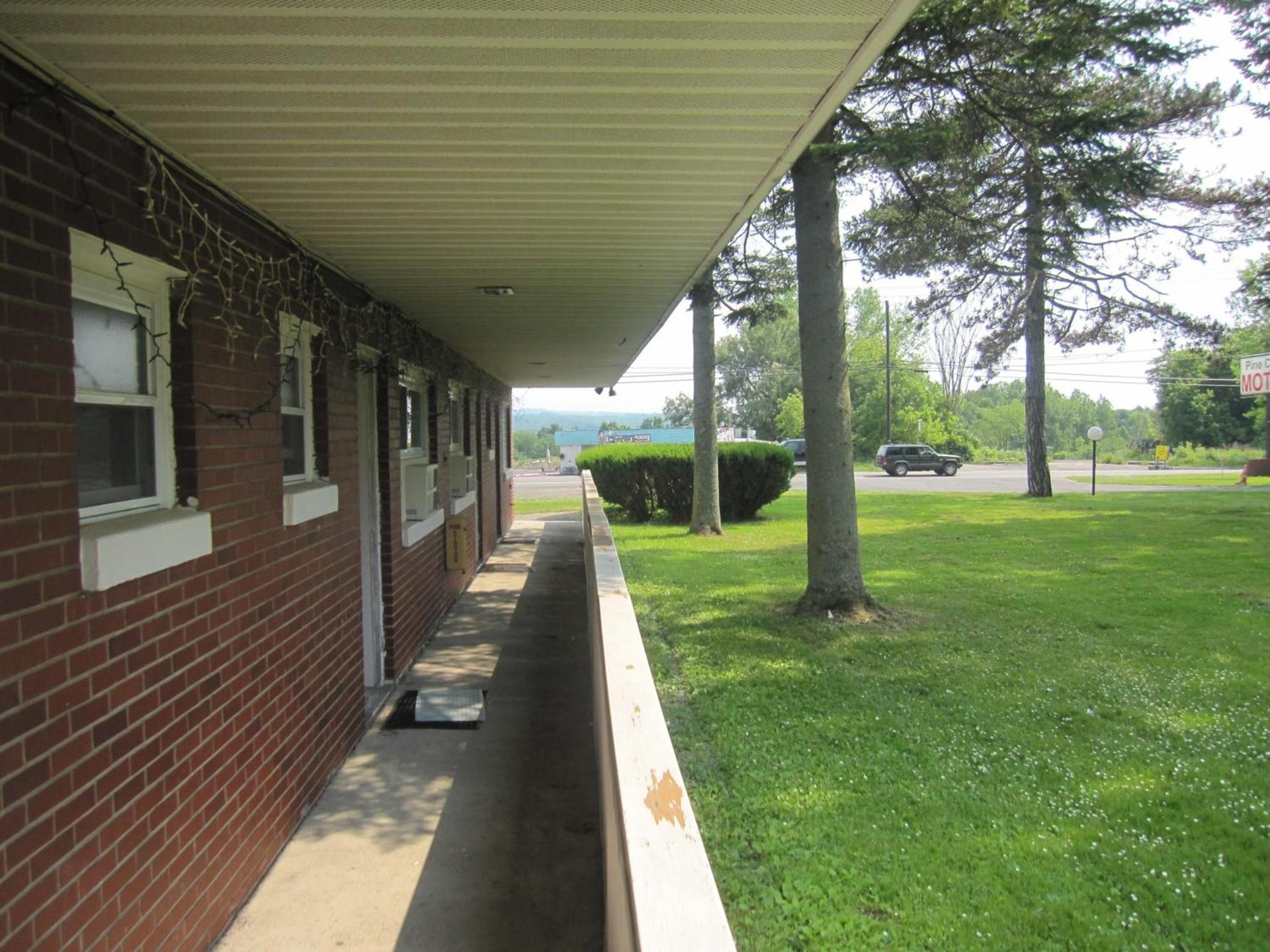 Pinecrest Motel photo 8