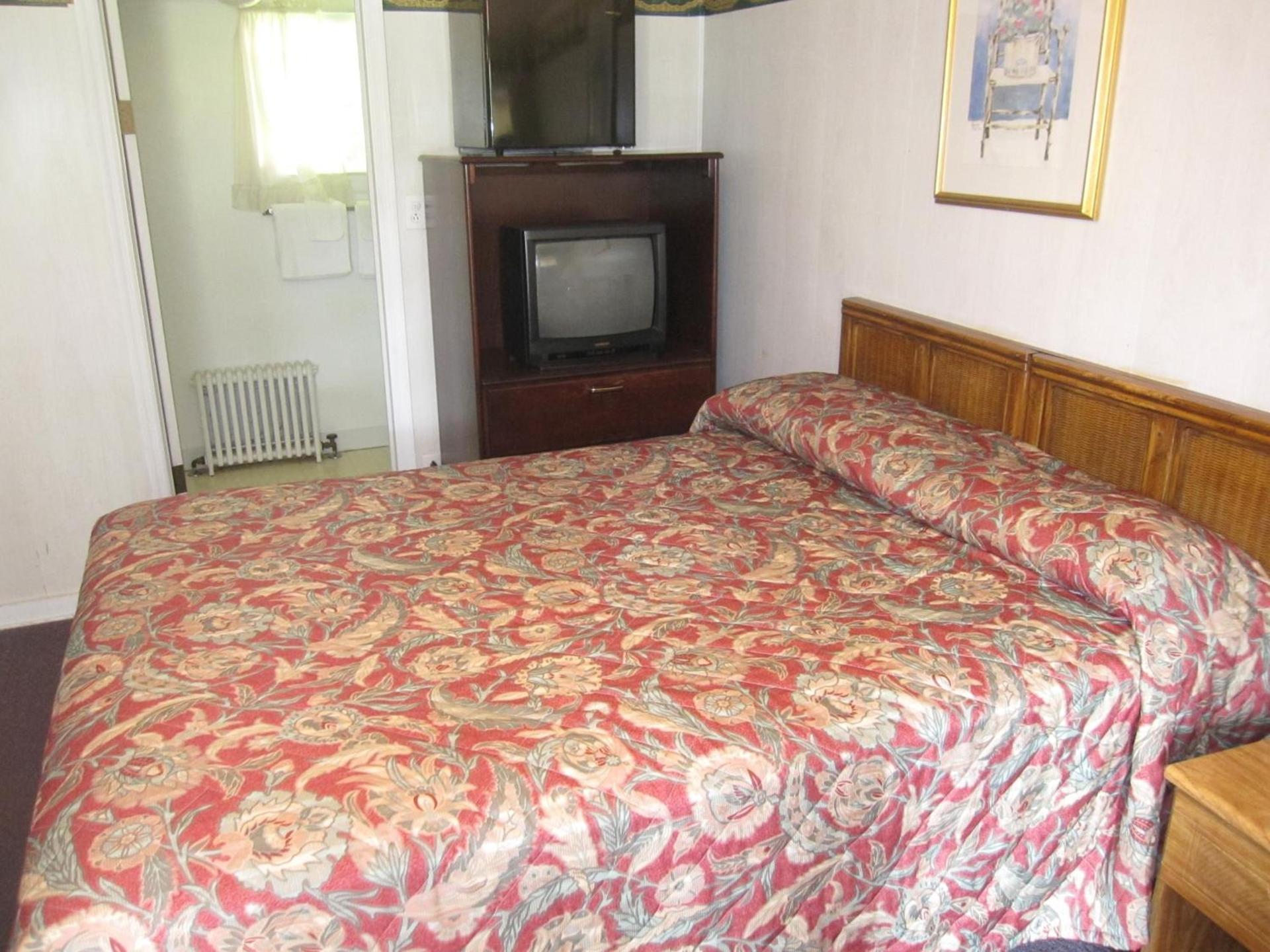 Pinecrest Motel photo 9