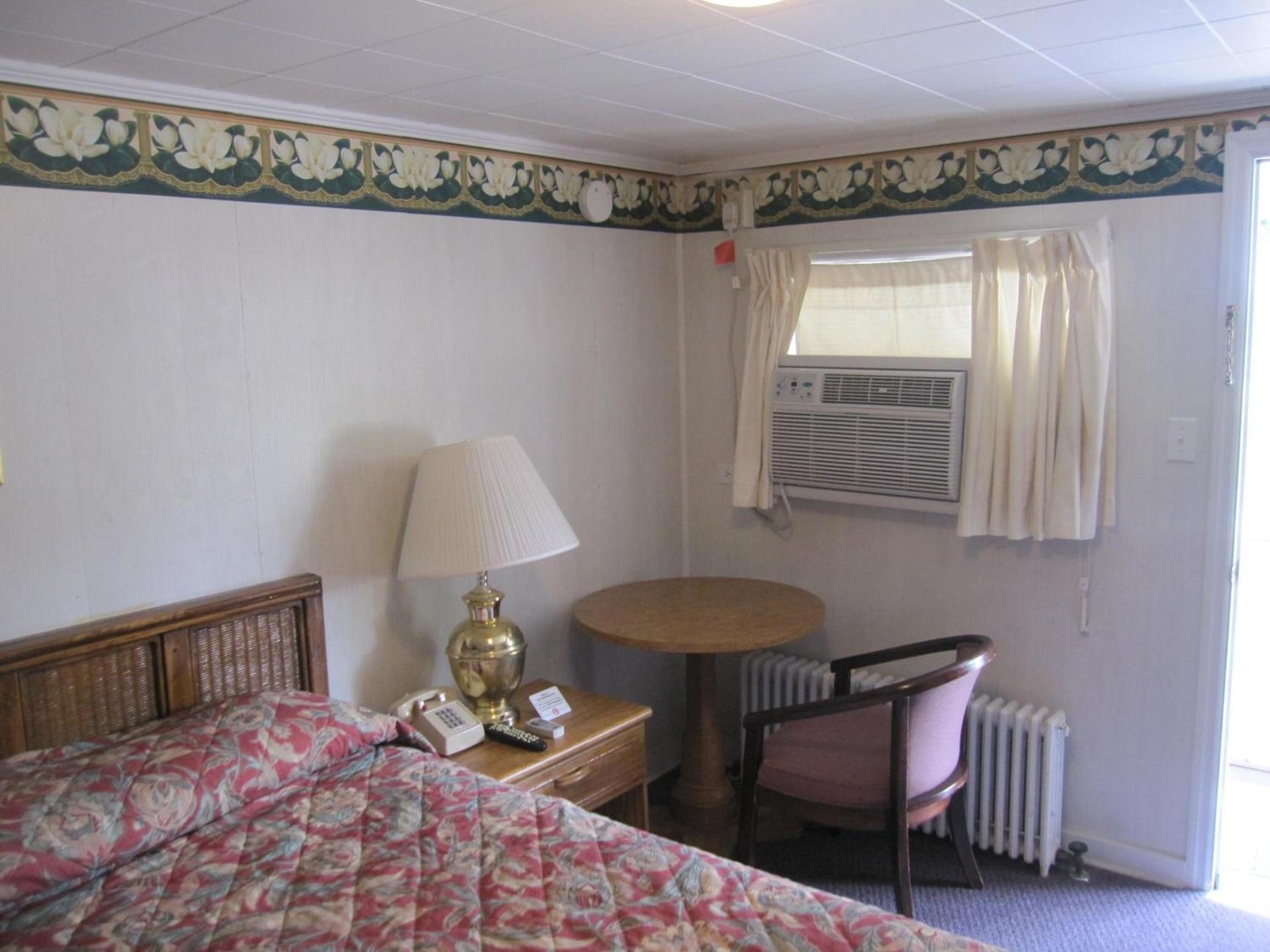Pinecrest Motel photo 10