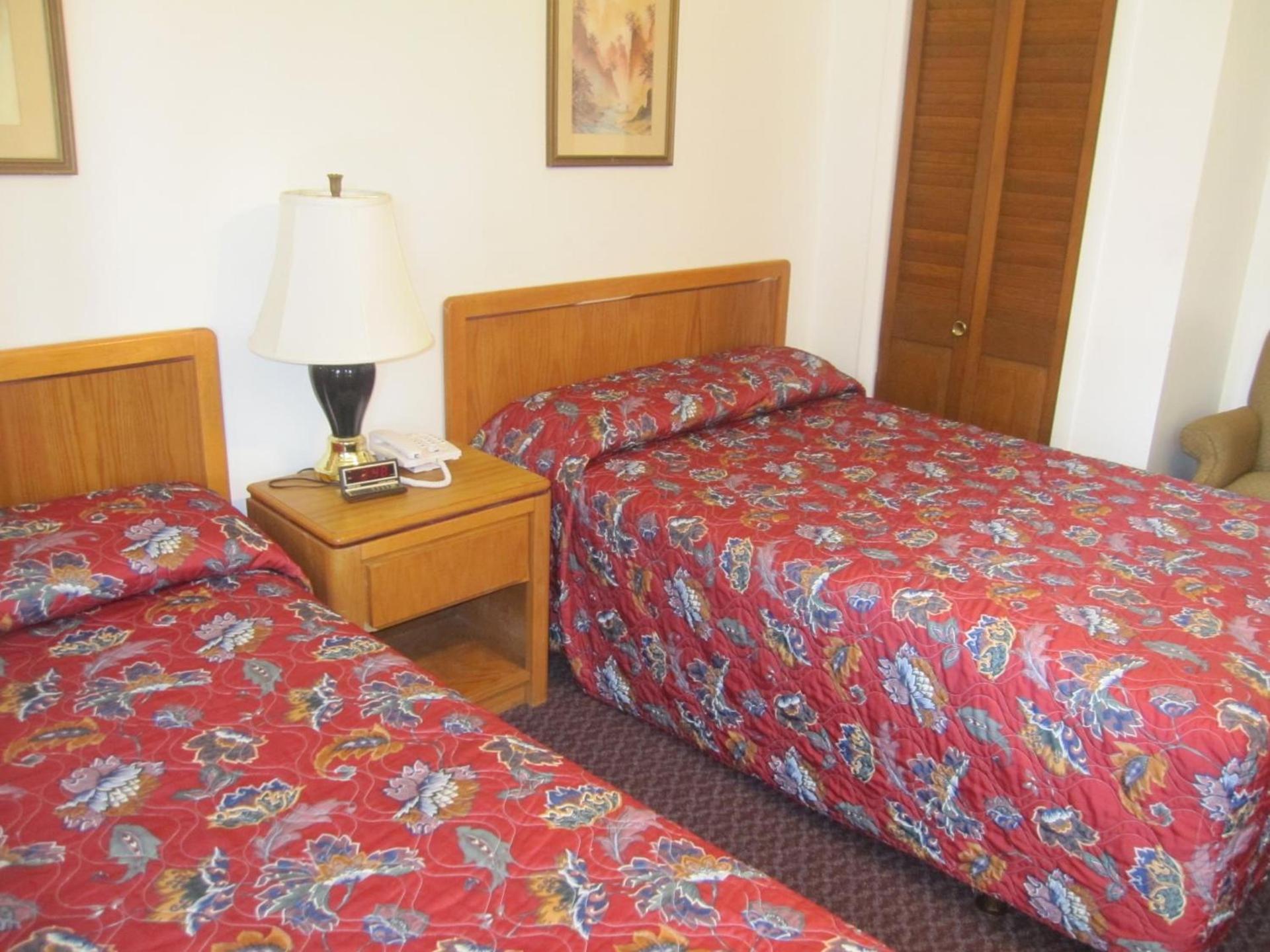 Pinecrest Motel photo 17
