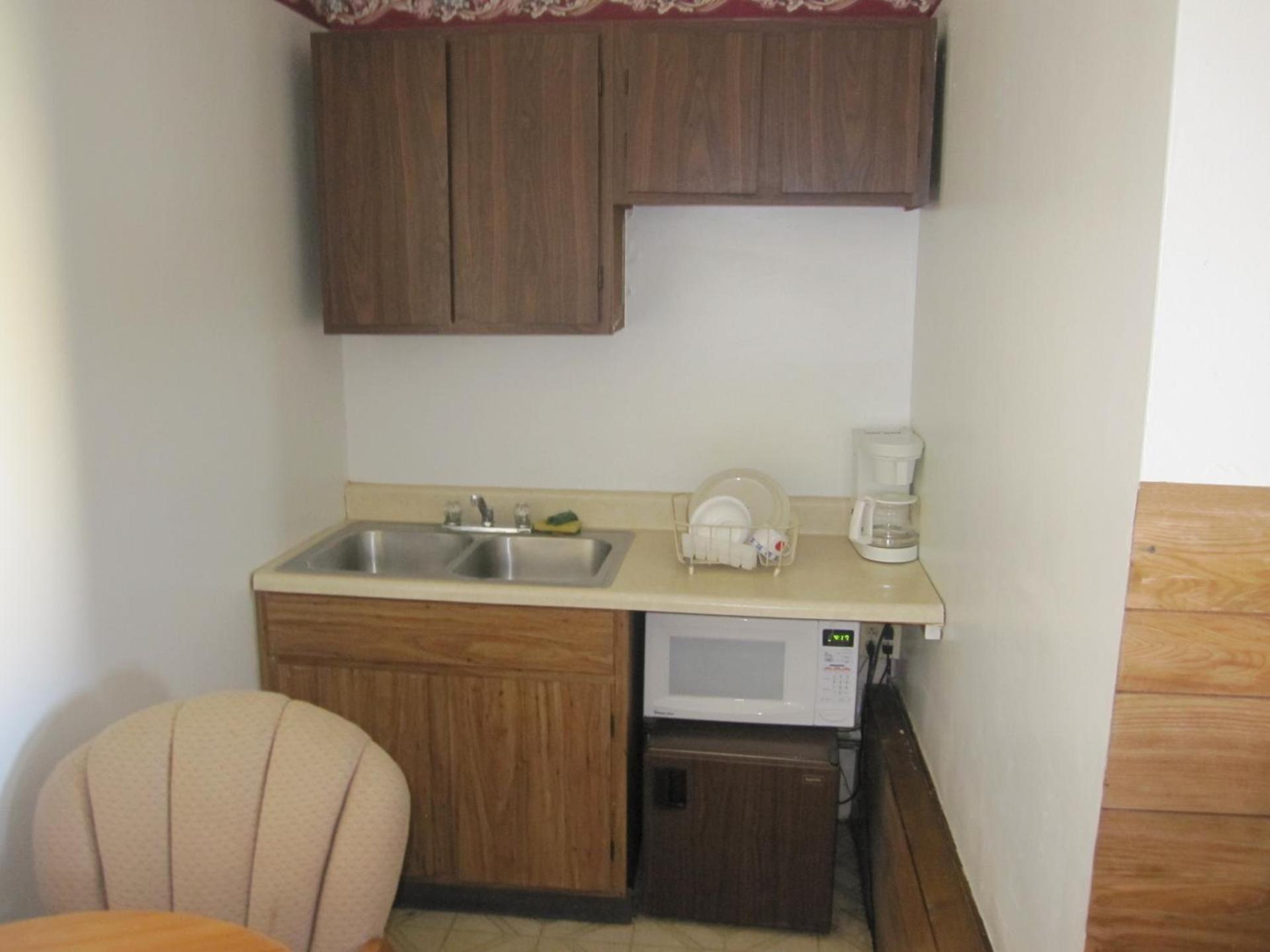 Pinecrest Motel photo 22