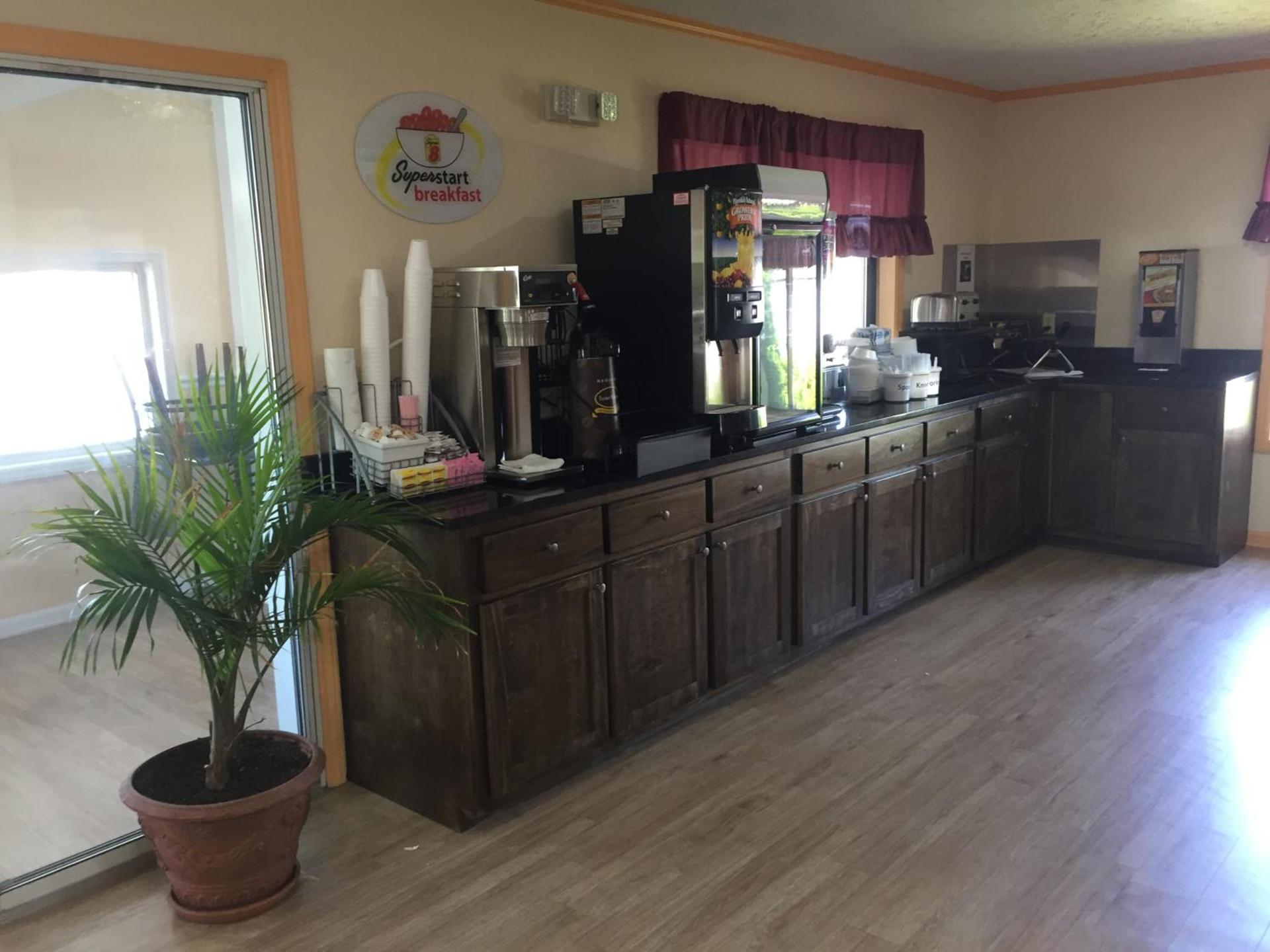Super 8 by Wyndham Hillsville photo 14
