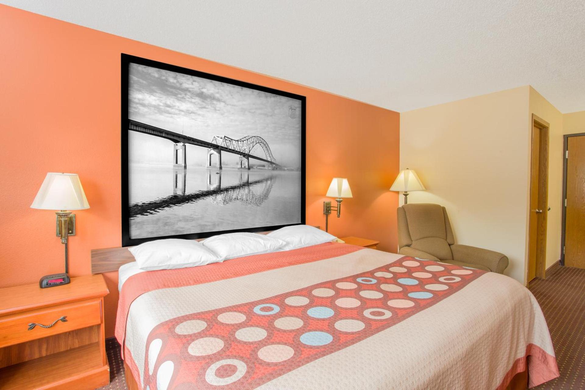 Super 8 by Wyndham Waverly photo 13