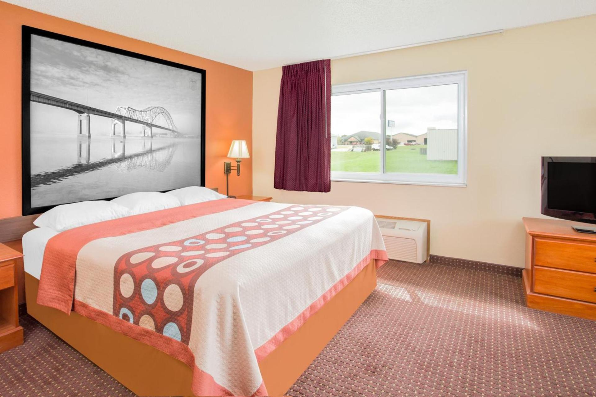 Super 8 by Wyndham Waverly photo 5