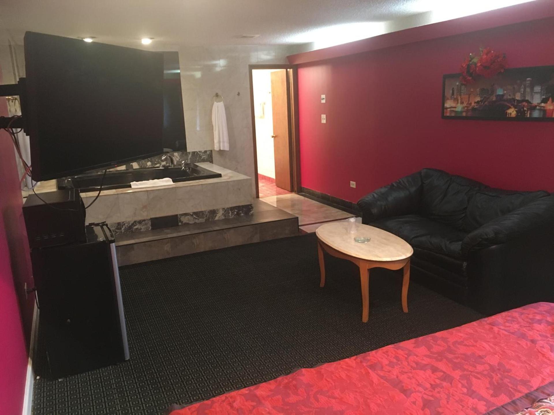Midway Inn & Suites photo 10