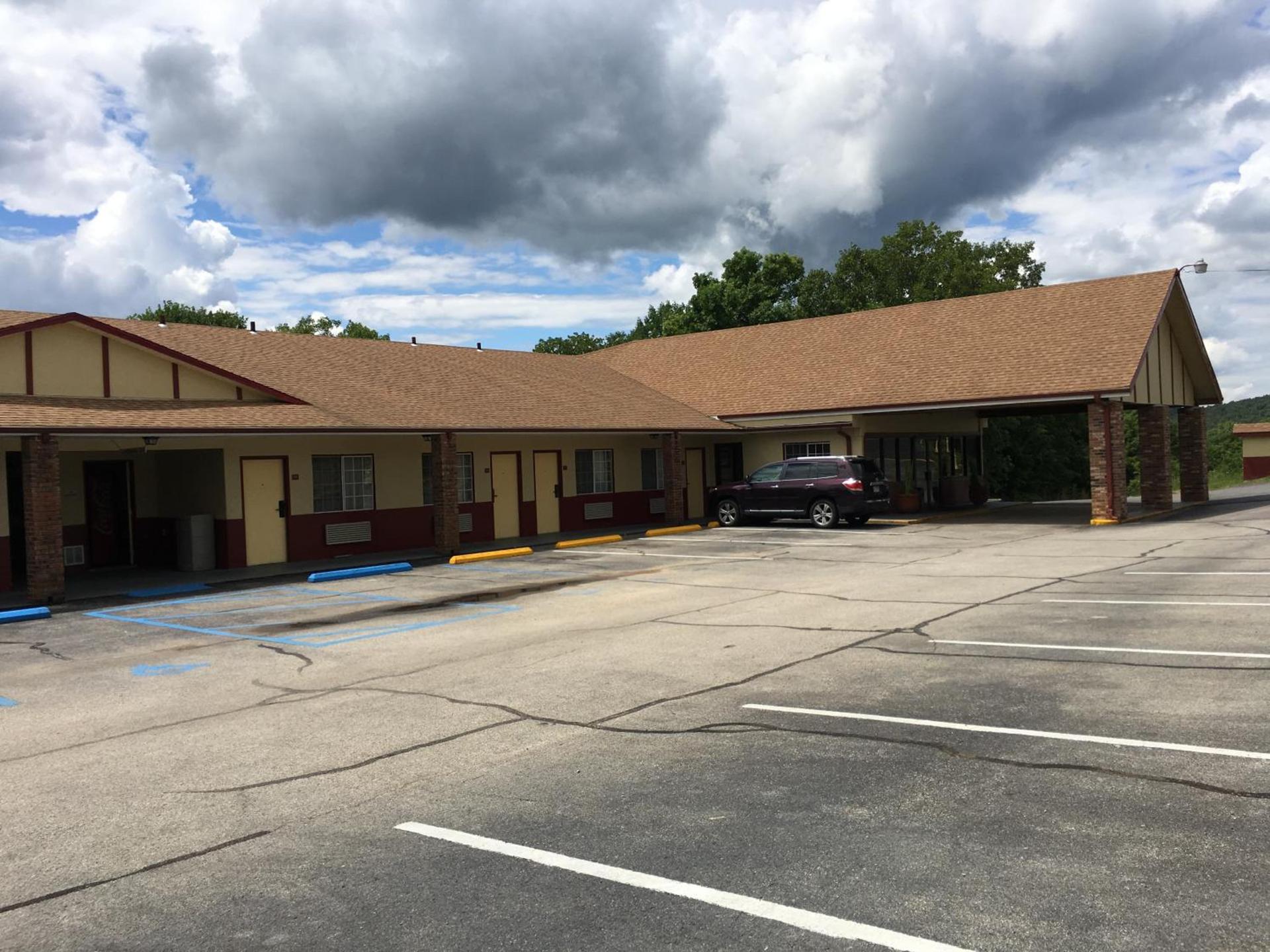 Village Inn of Hardy photo 1