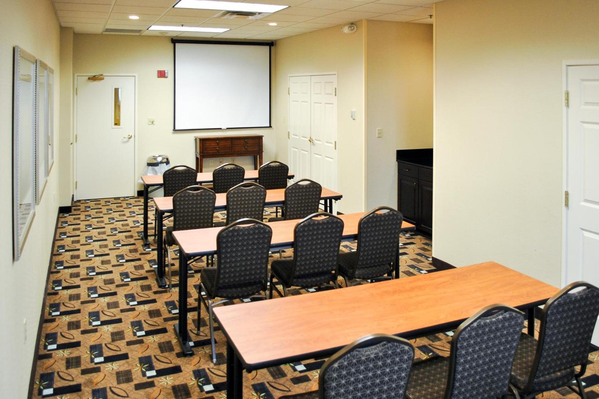 Garner Hotel Evansville East by IHG photo 32