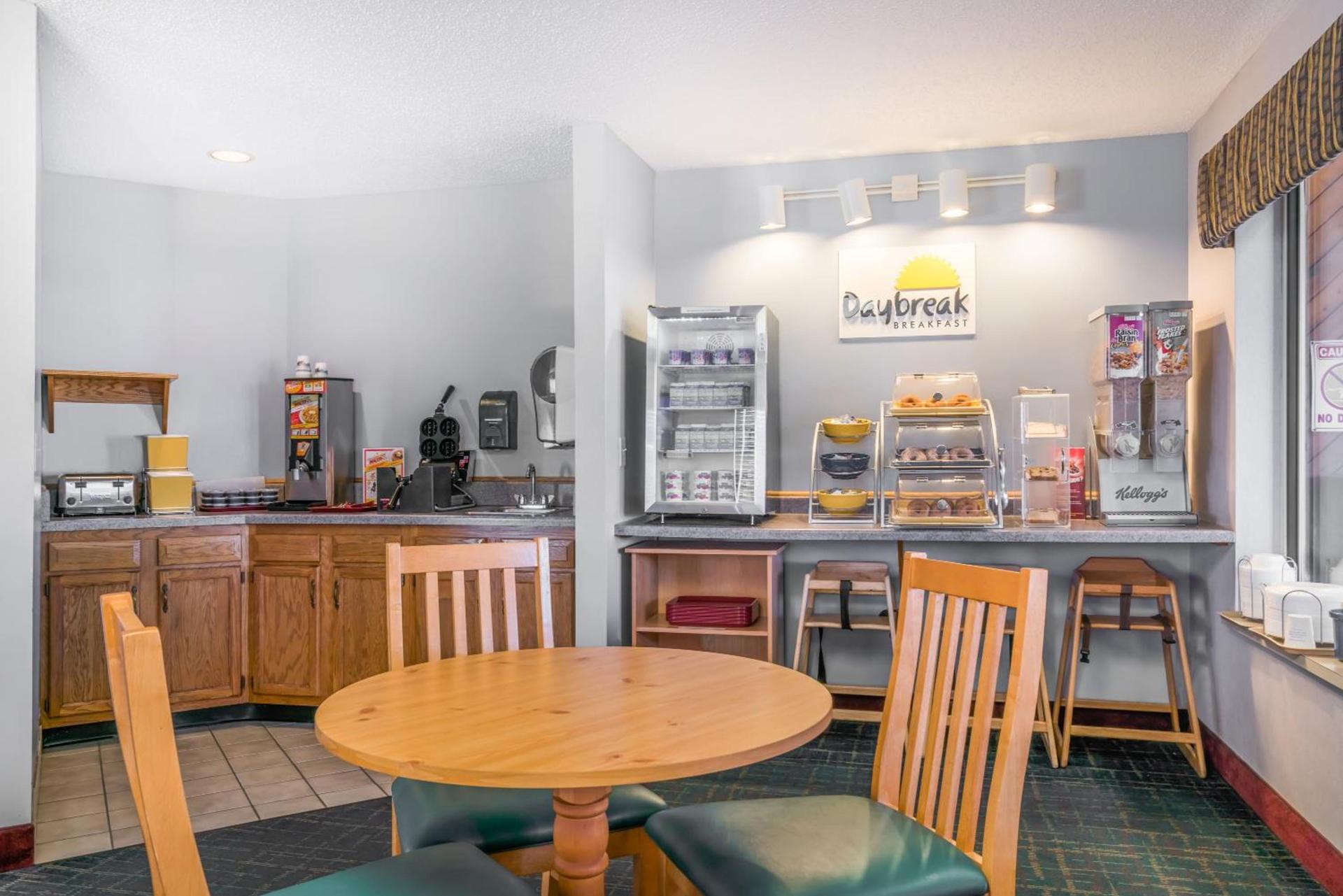 Days Inn by Wyndham Hurley photo 32