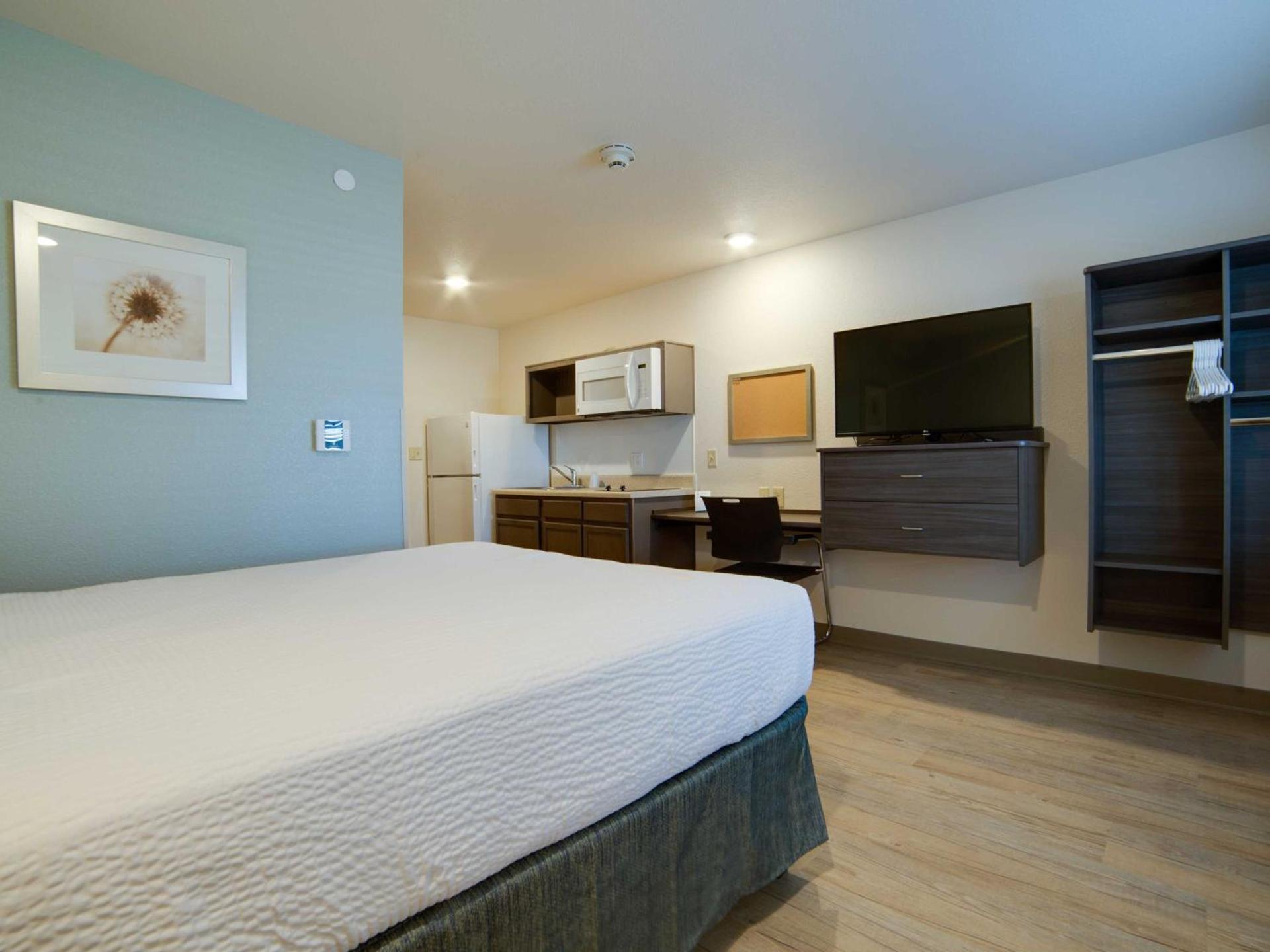 WoodSpring Suites Broken Arrow photo 27