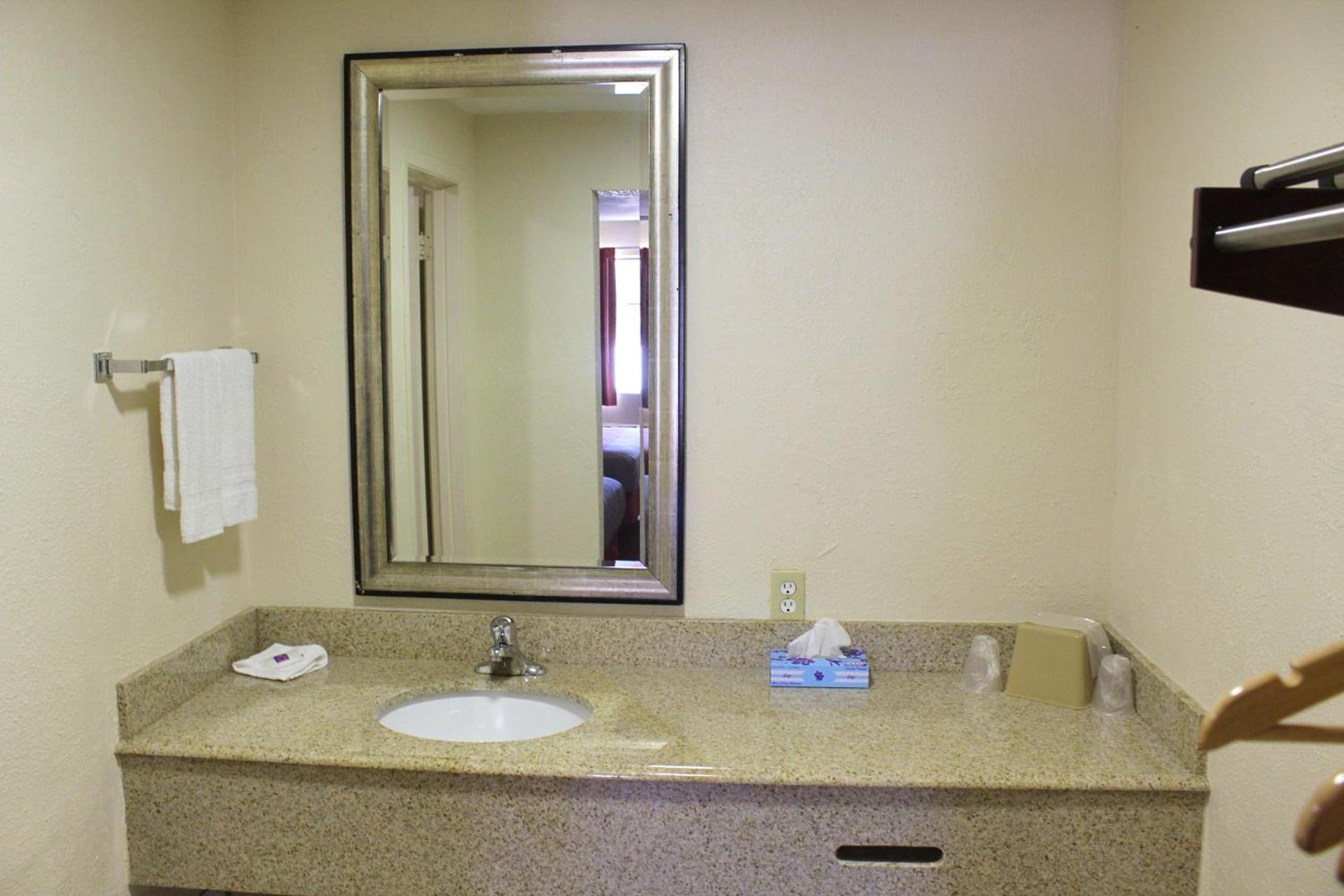 Motel 6-Winnie, TX photo 40