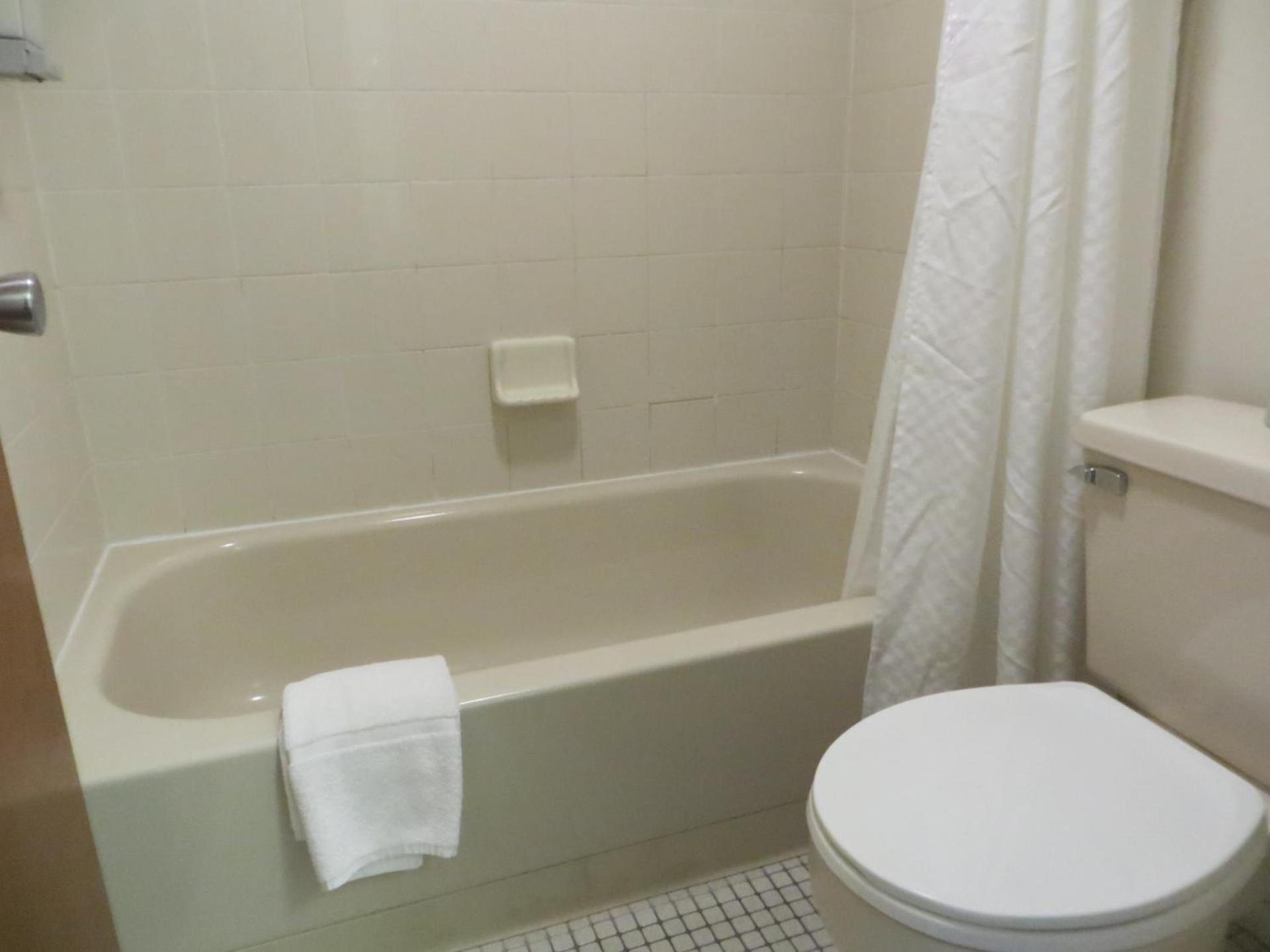 Central Motel - Inverness photo 20
