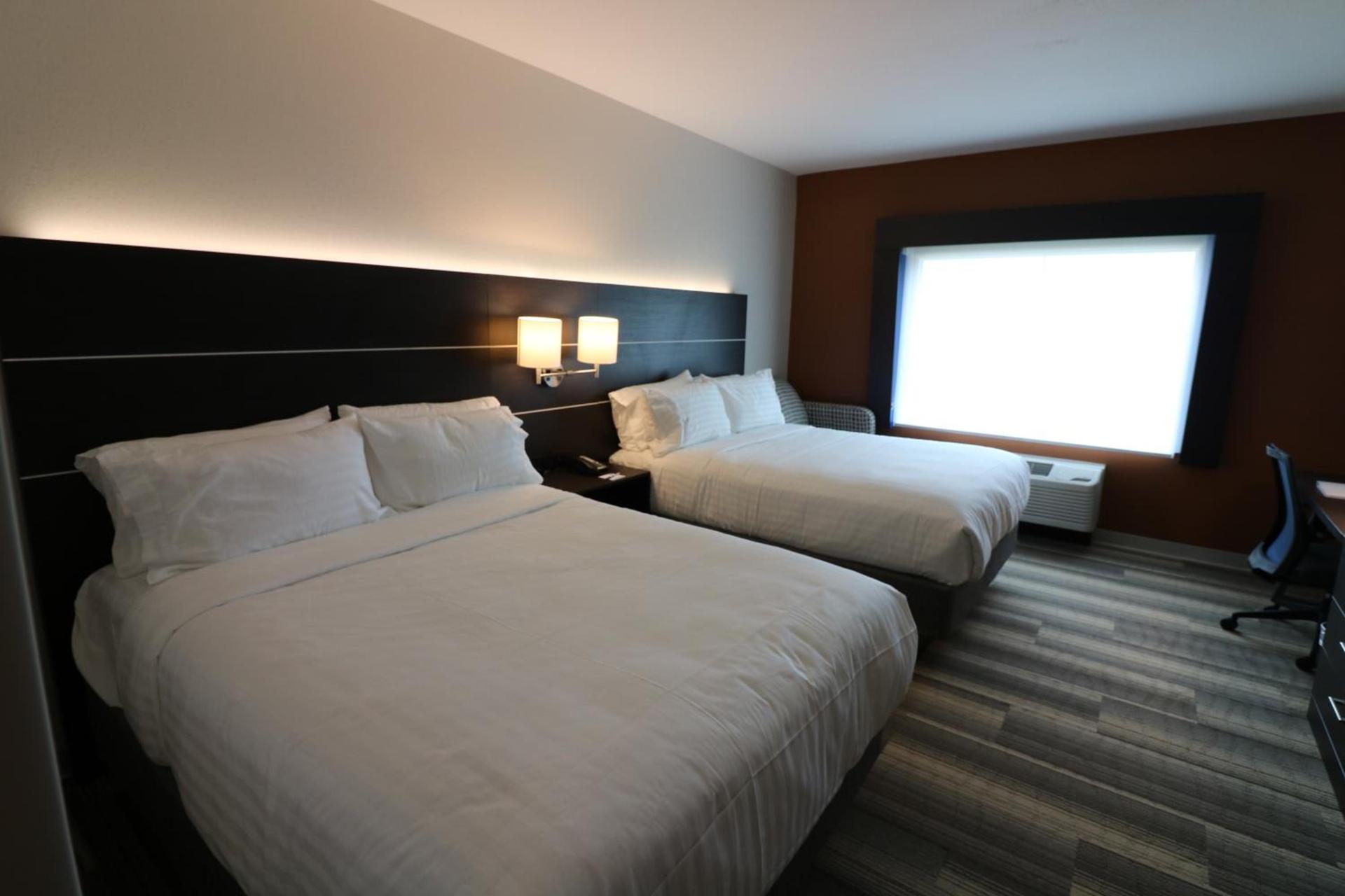 Holiday Inn Express & Suites - Coffeyville by IHG photo 4