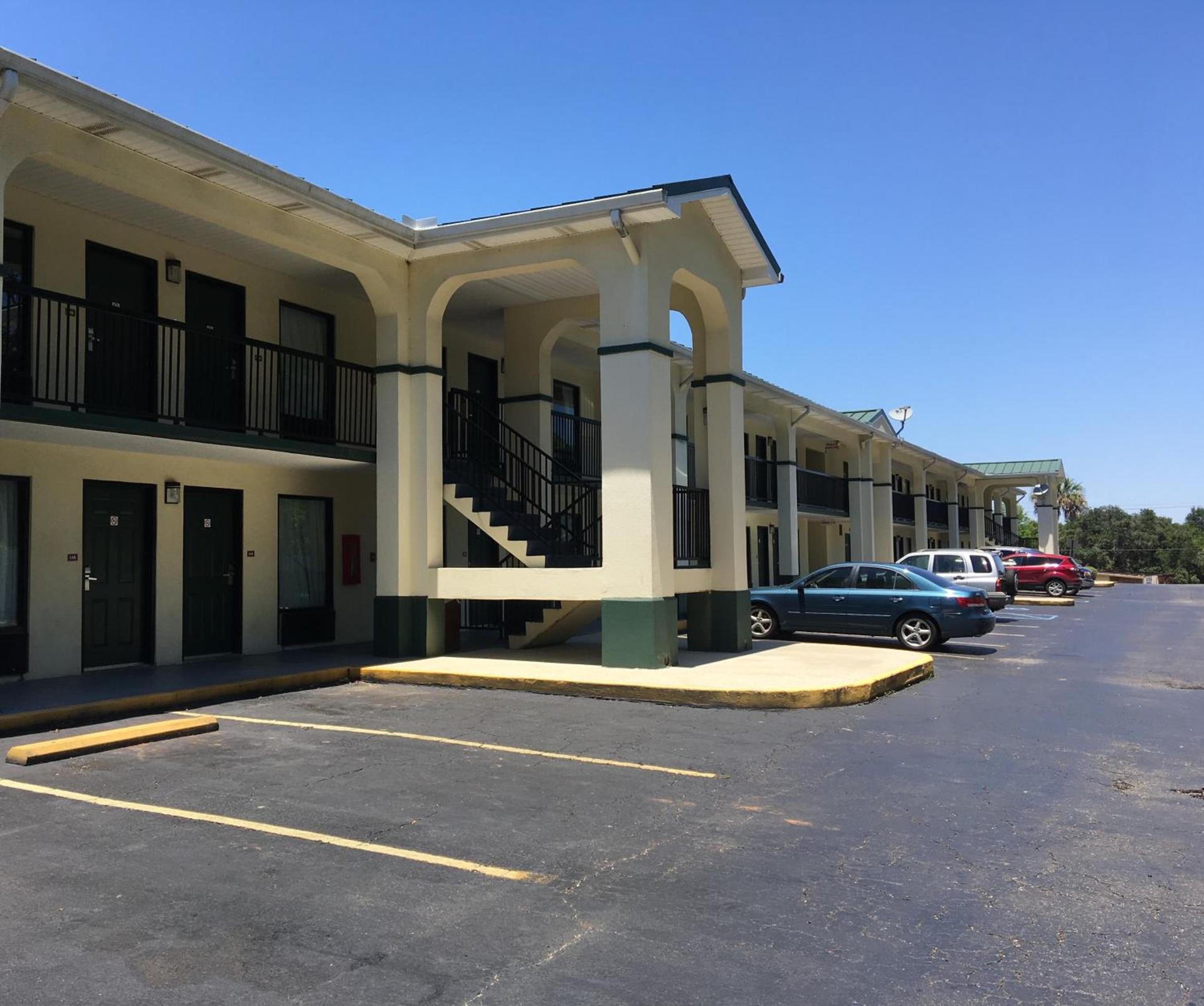 Super 8 by Wyndham Mobile photo 26