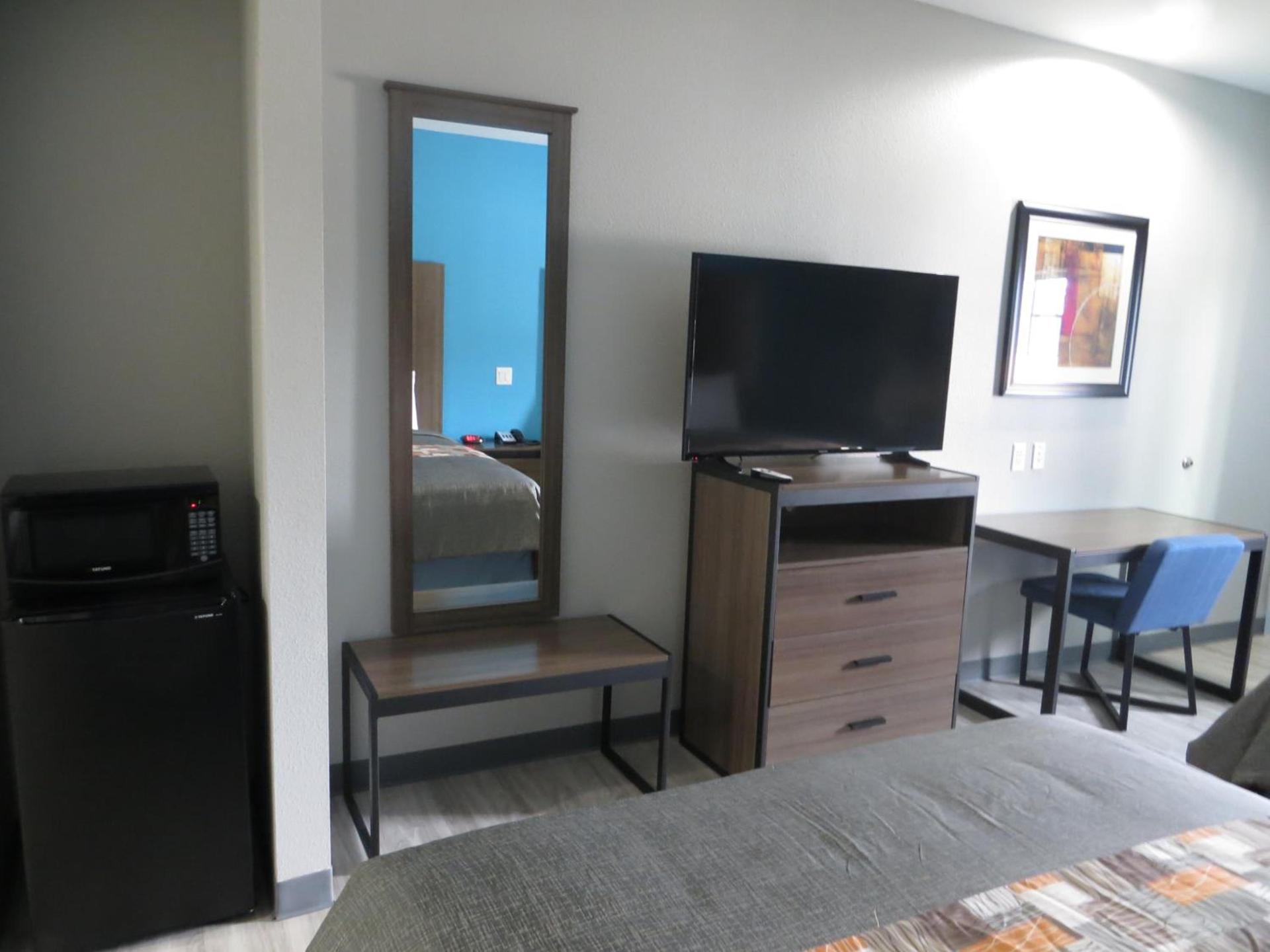 Haven Inn & Suites willowbrook photo 17