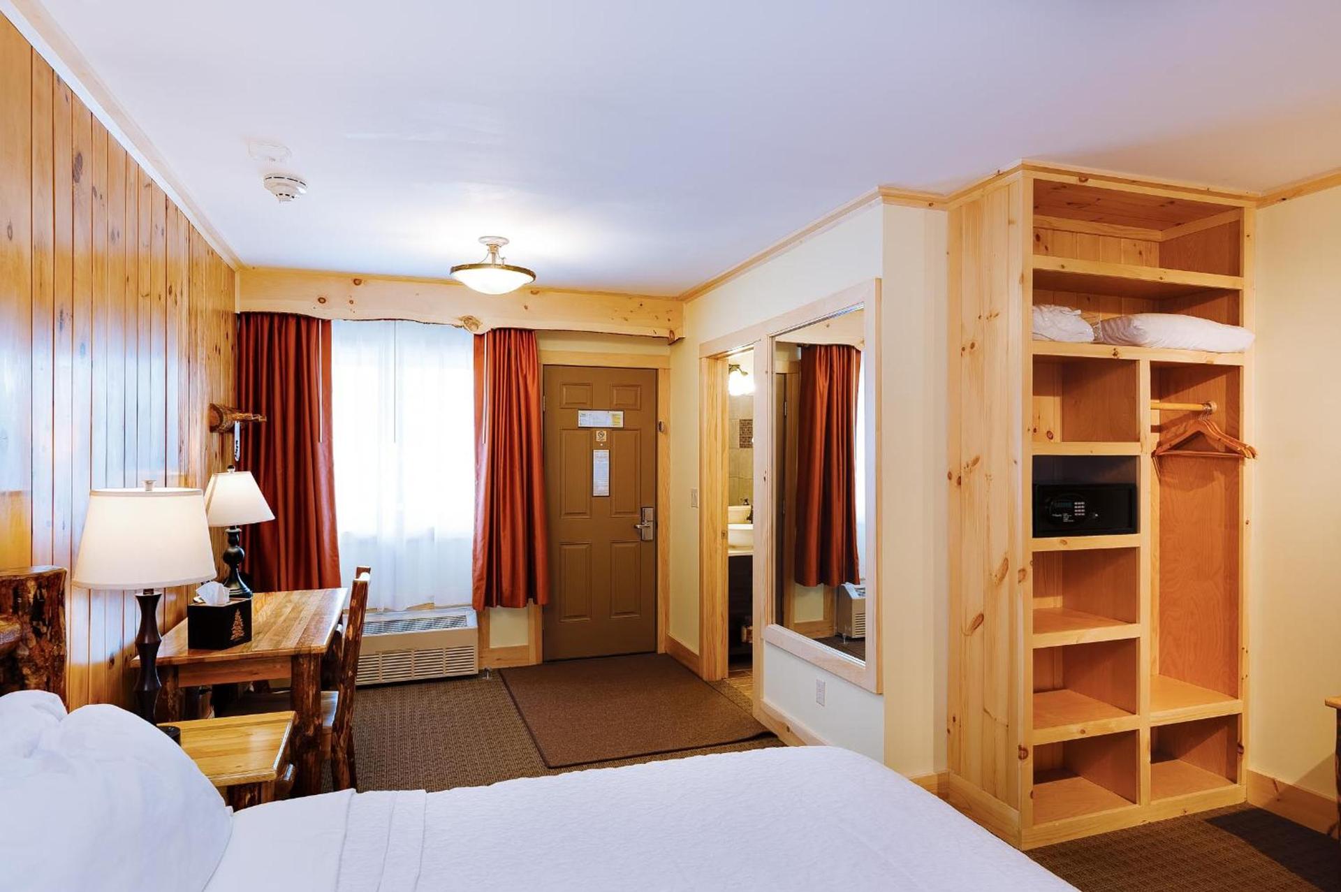 Adirondack Spruce Lodge photo 32