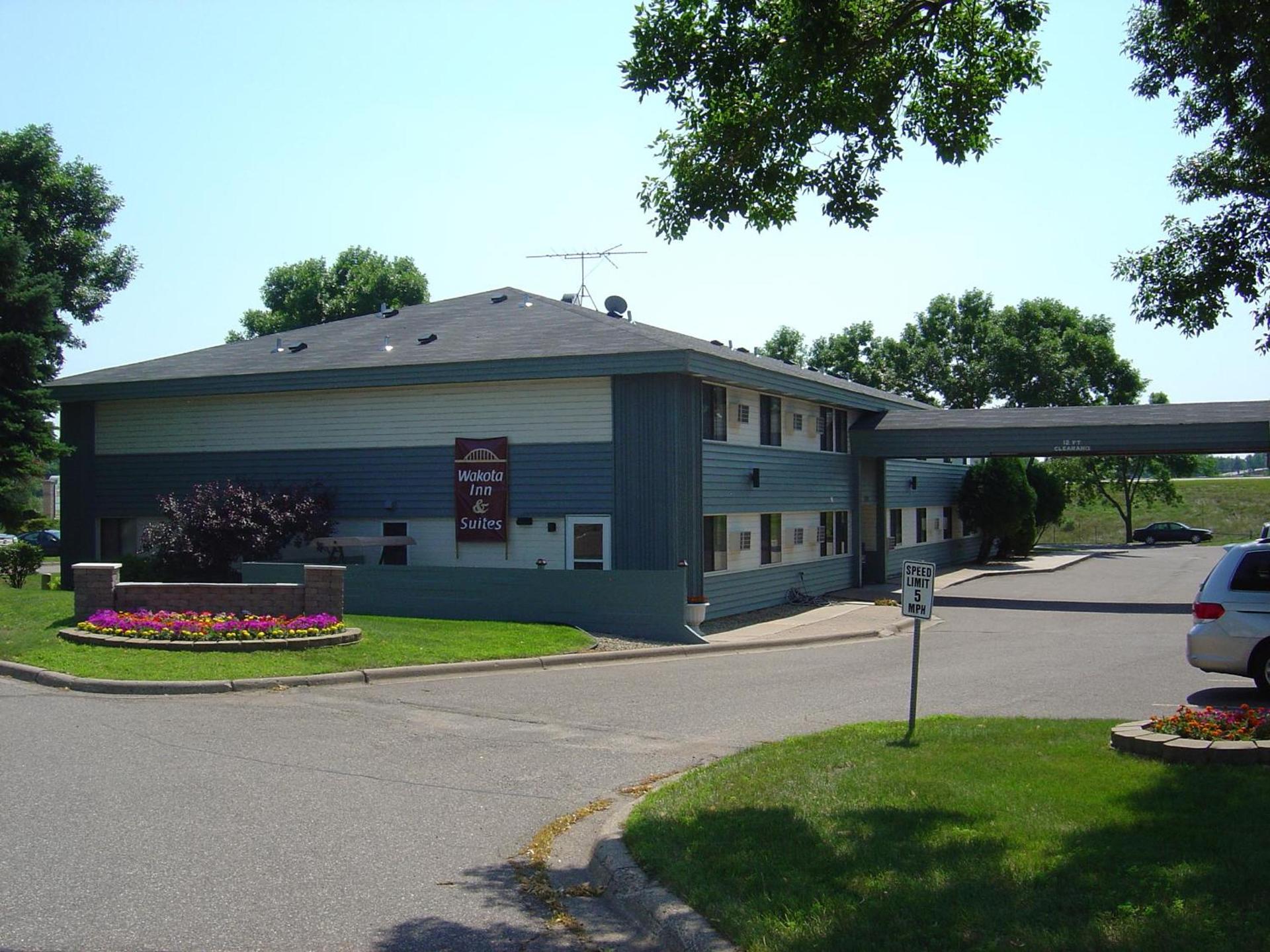 Wakota Inn and Suites photo 1