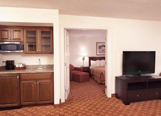 Ann Arbor Regent Hotel and Suites photo 9