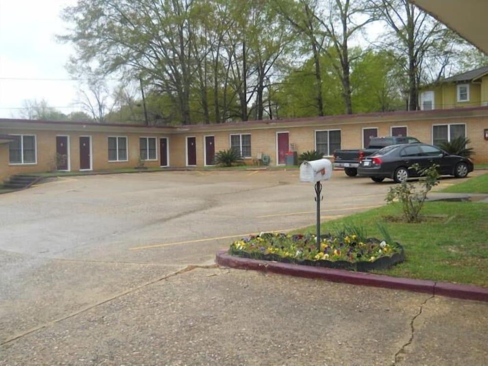 Hillside Motel photo 40