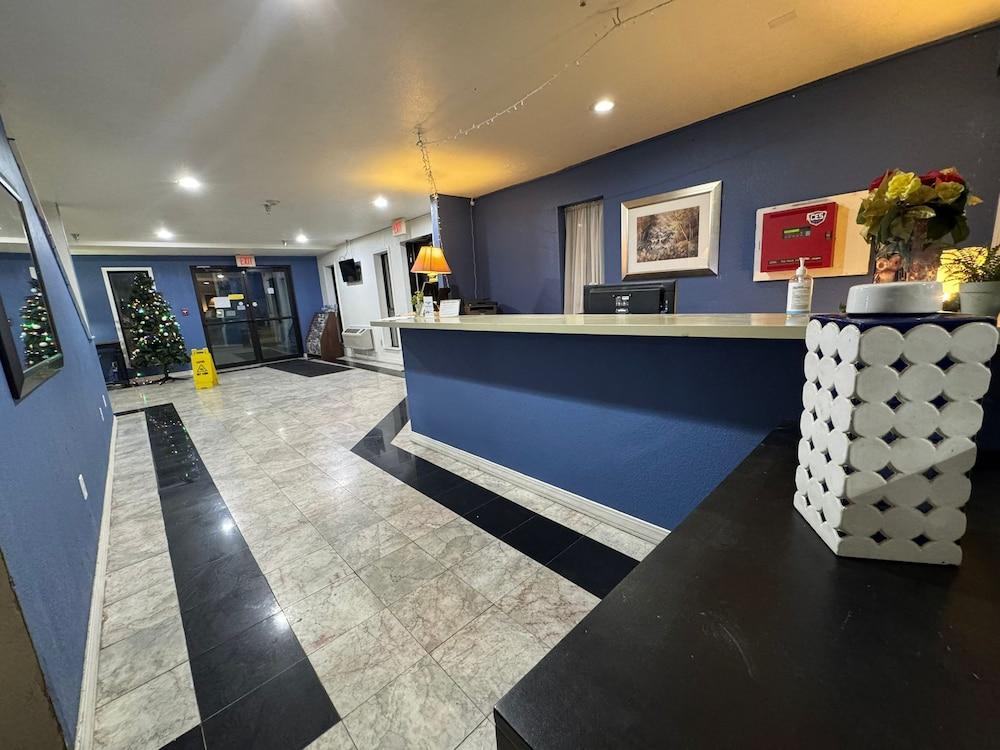 express inn photo 15