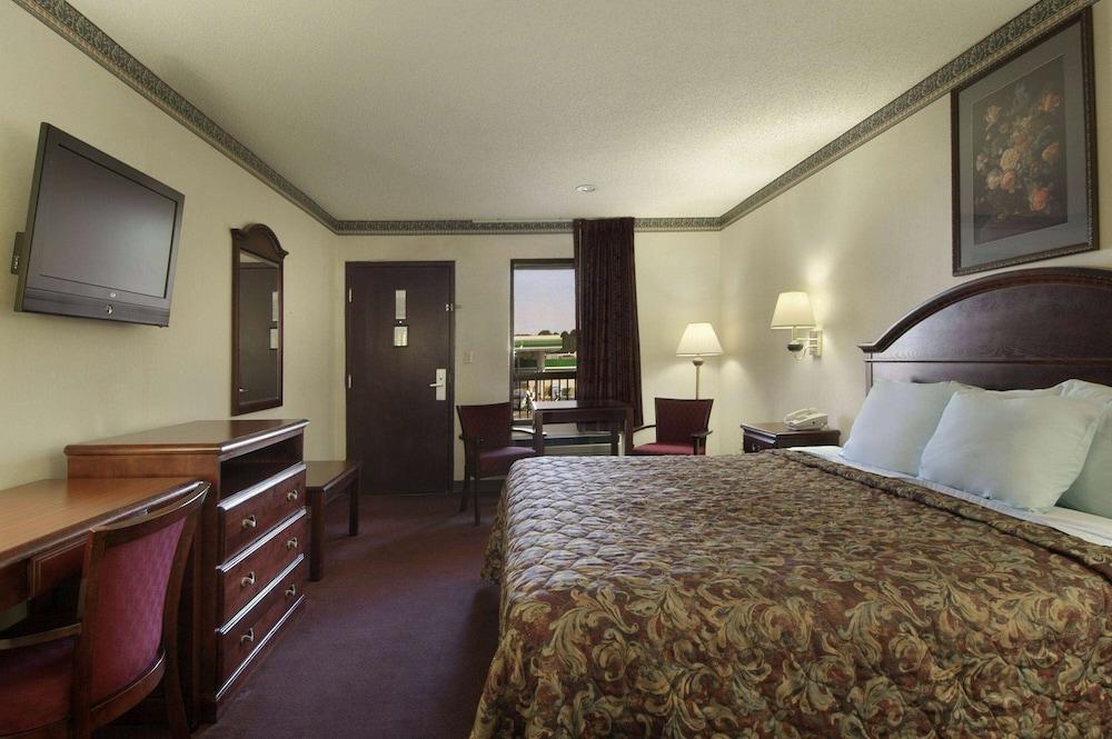 Days Inn by Wyndham Bainbridge photo 2