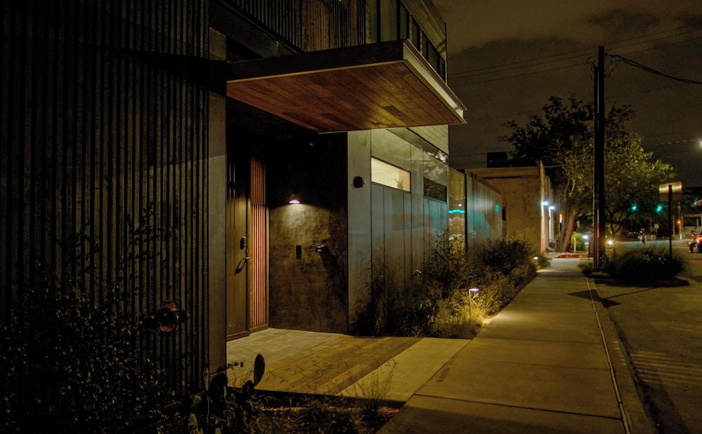 Frame Hotel - SoCo photo 1