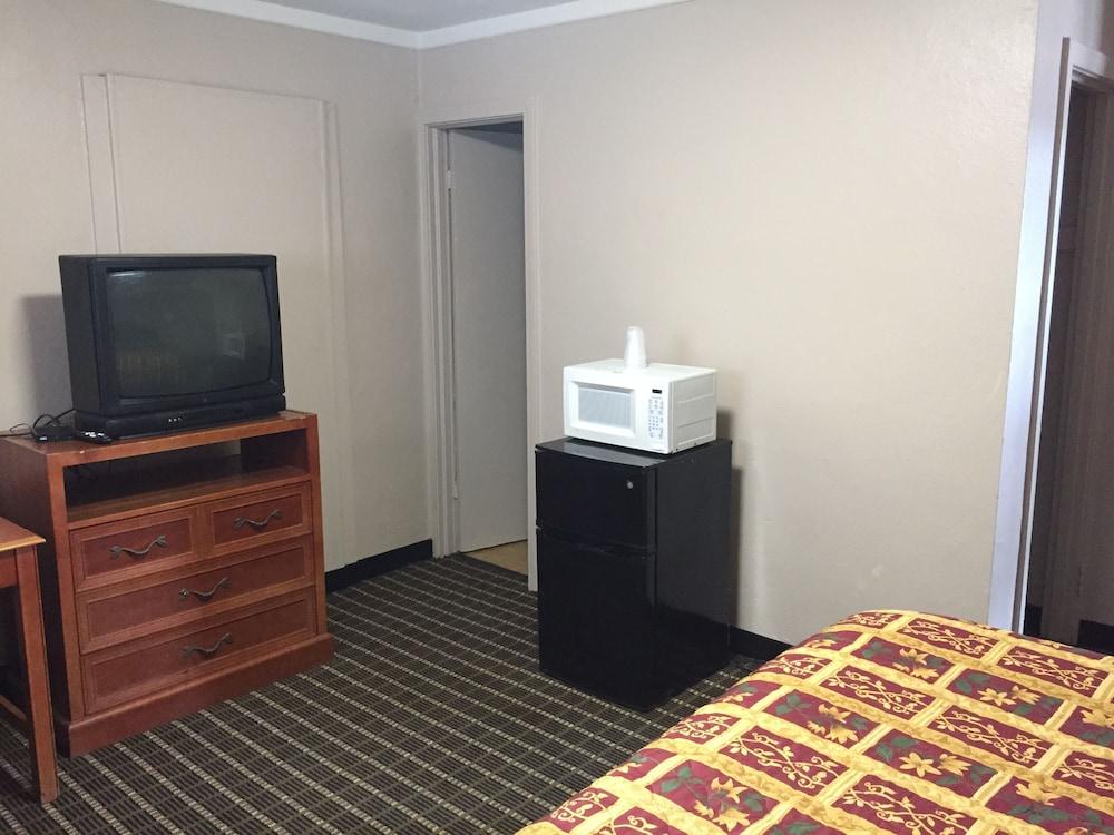 Economy Motel photo 2