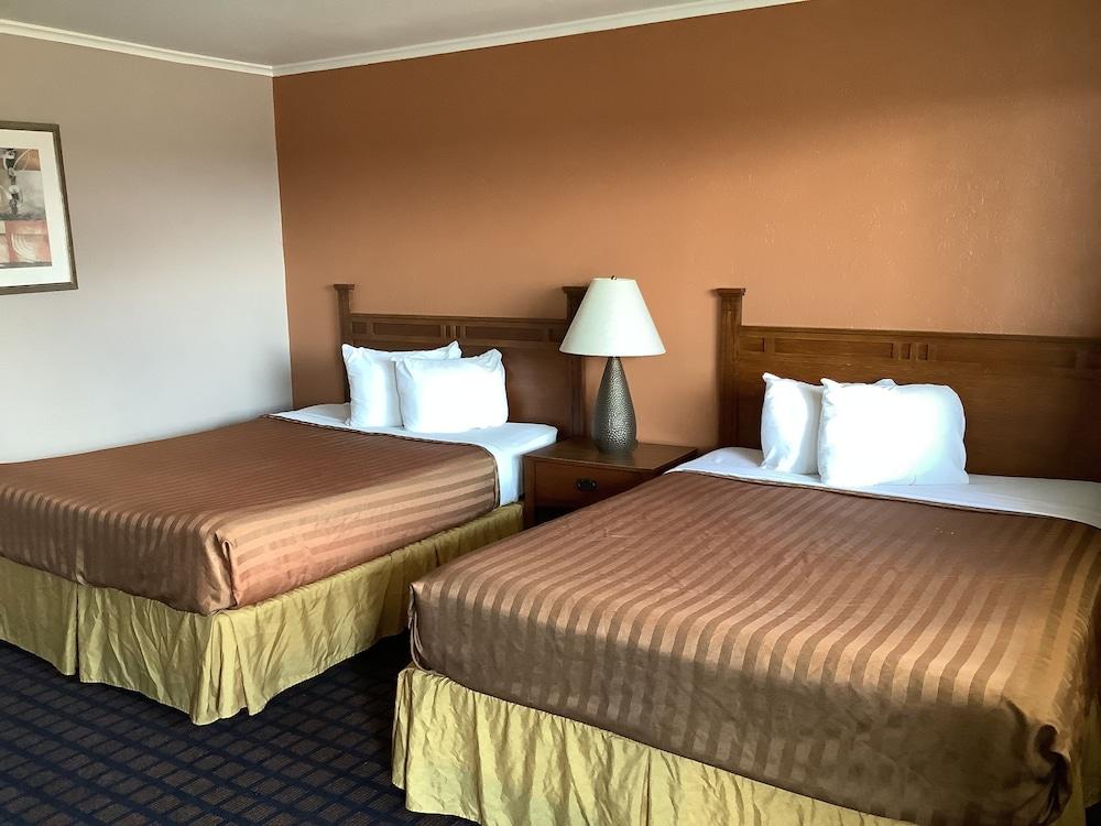 Silver Spur Vintage Inn & Suites photo 11
