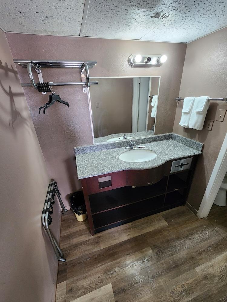 Satellite Inn photo 10