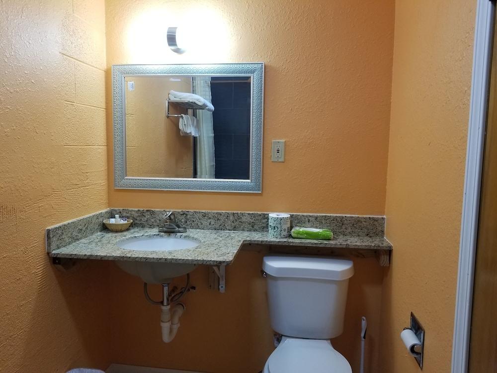 Frontier Motel photo 3